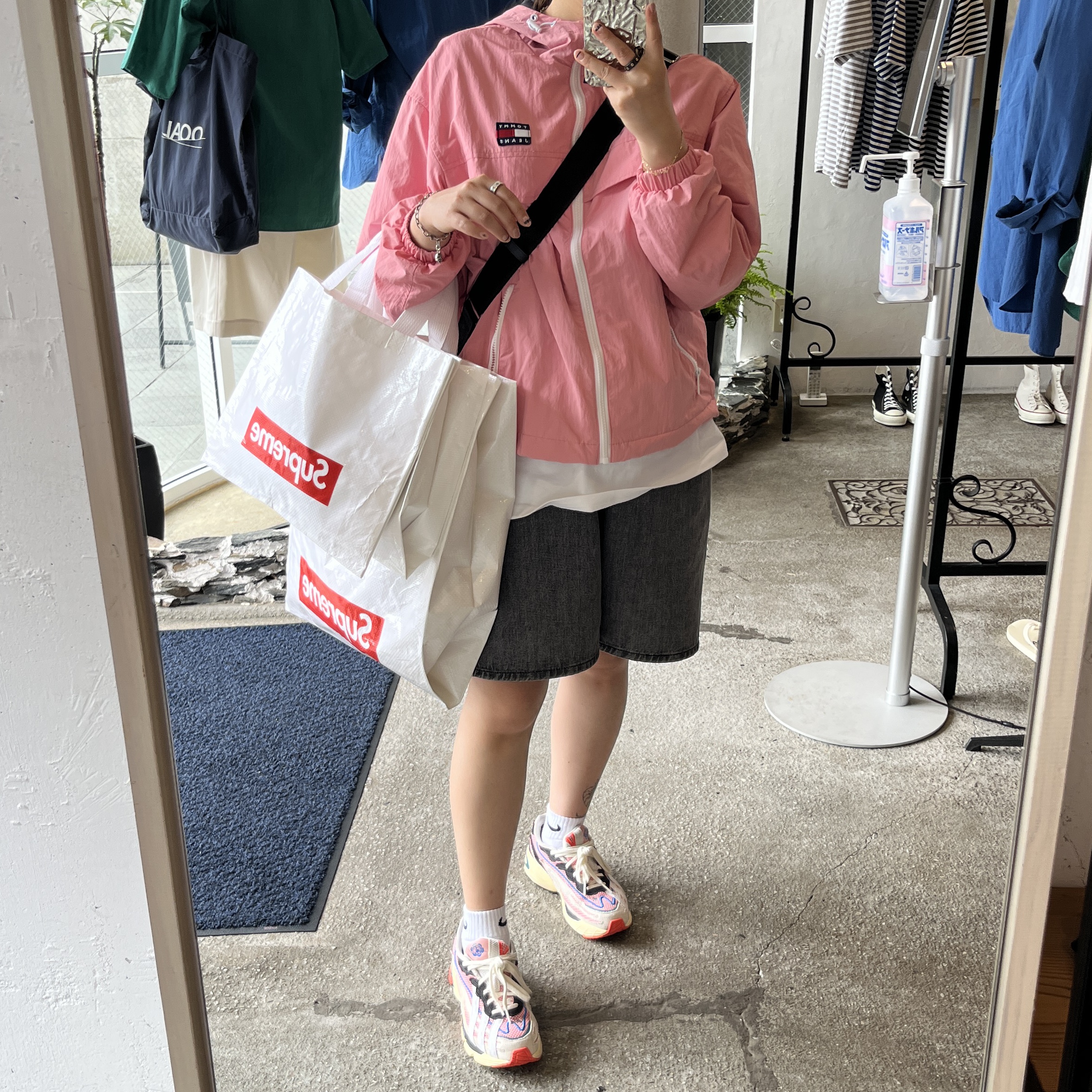 Adidas x Sean Wotherspoon Orketro White Easy Yellow, Stussy Midnight Insanity T-Shirt Black 착용 스타일 - 3
