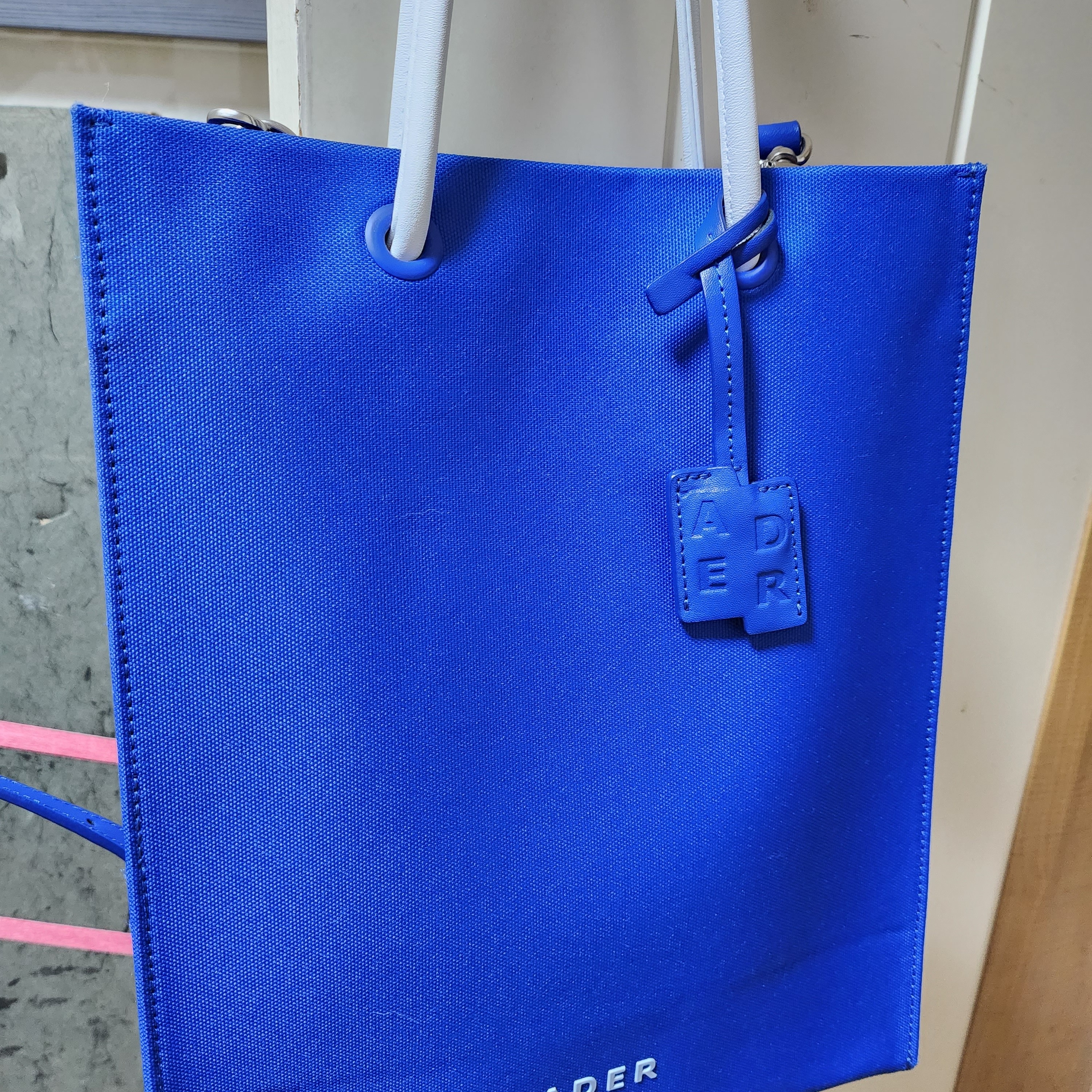 Ader Error Shopper Bag Z-Blue 착용 스타일