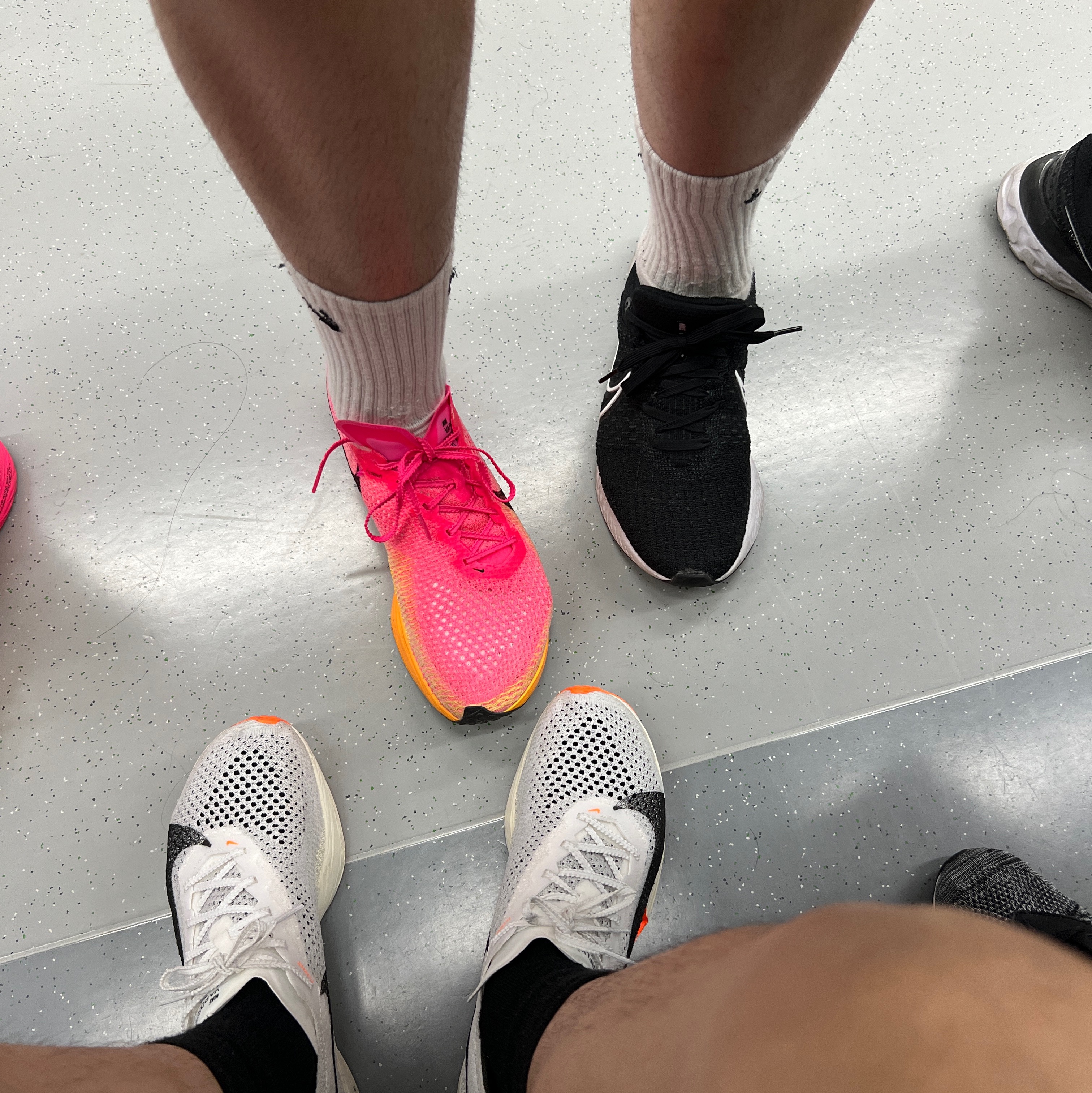 Nike ZoomX Vaporfly Next% 3 Prototype White, Nike ZoomX Vaporfly Next% 3 Hyper Pink 착용 스타일