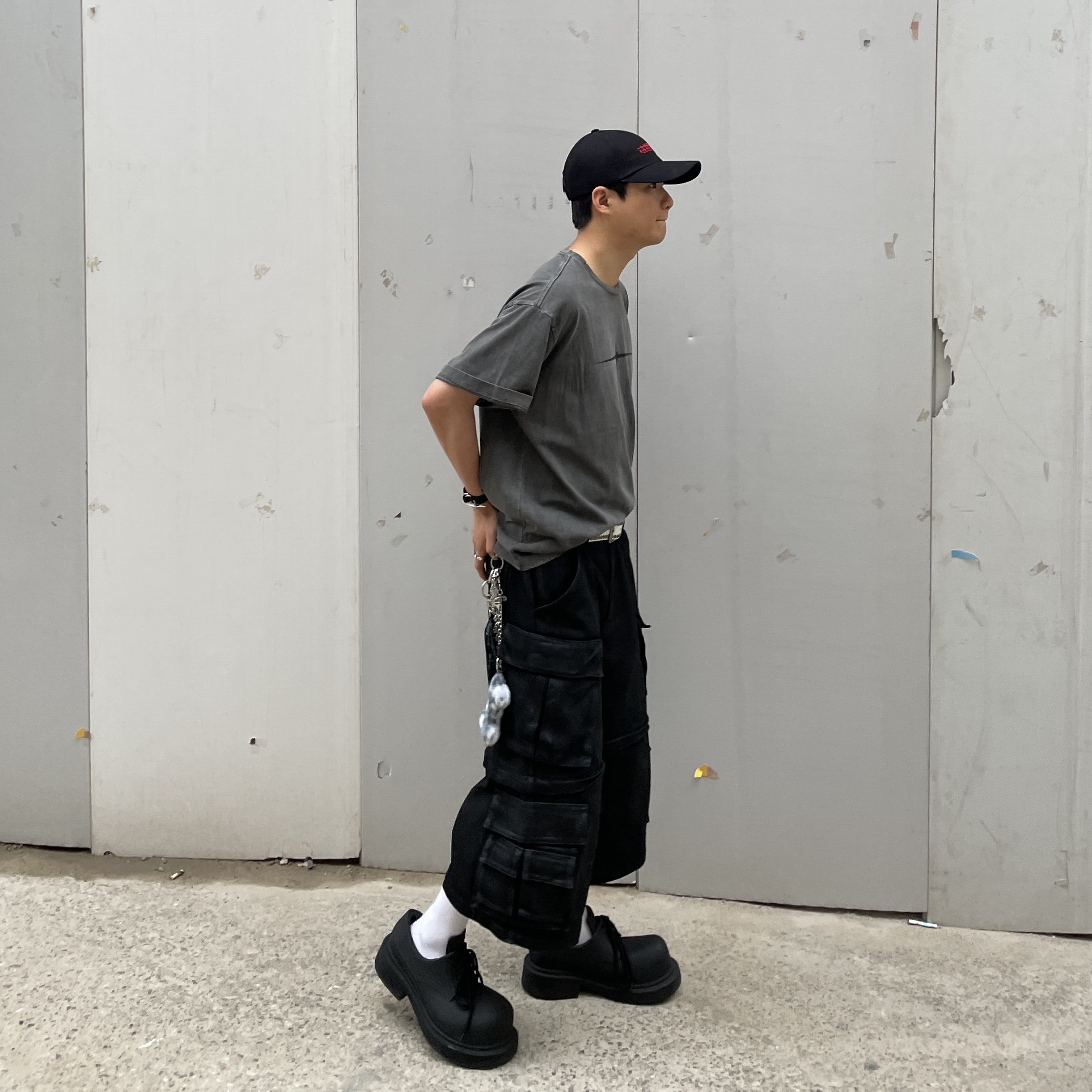 Project G/R Oversized Convertible Cargo Pants Coated Black, Balenciaga Steroid Derby Black 착용 스타일 - 3