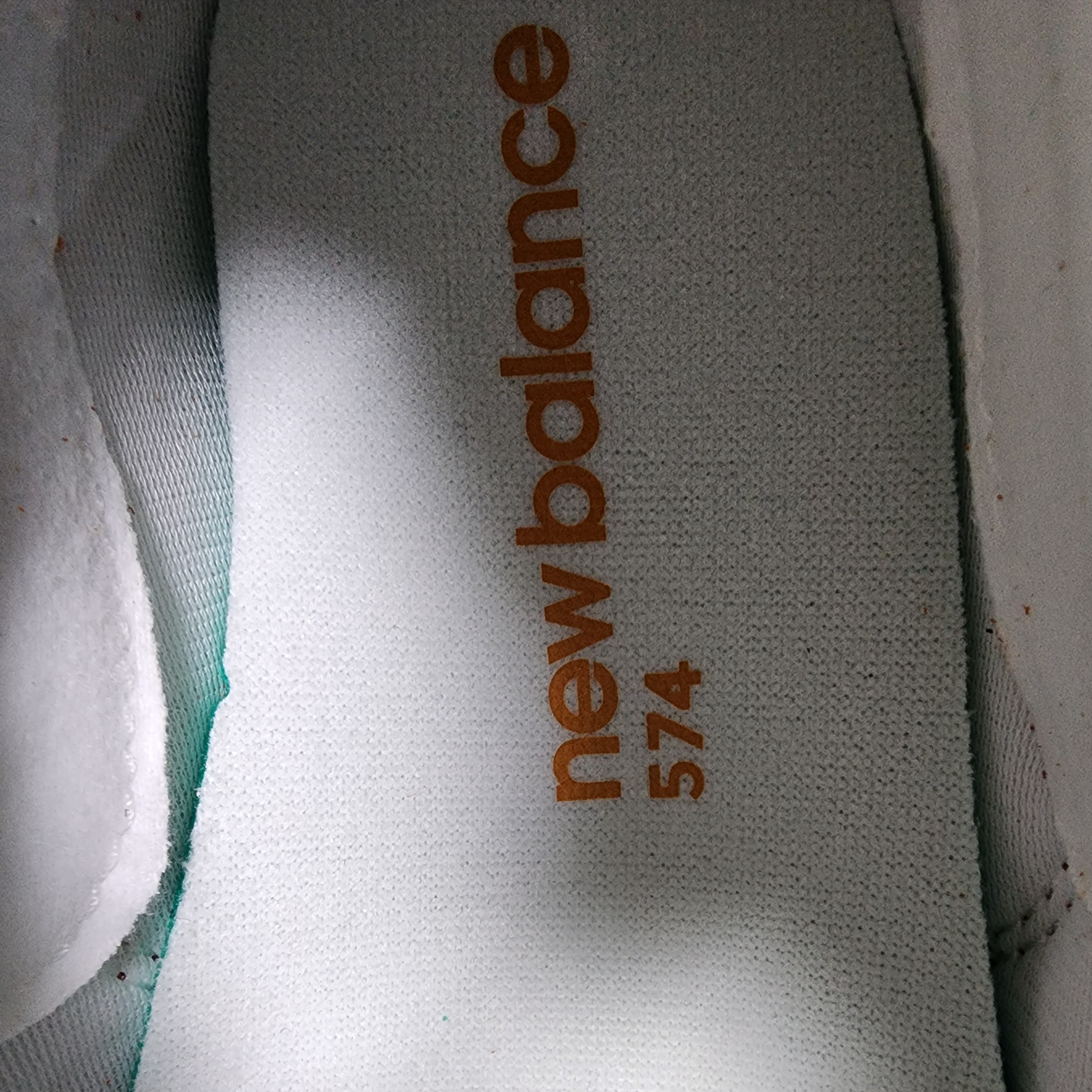New Balance 574 Heritage Orange Burst White 착용 스타일 - 2