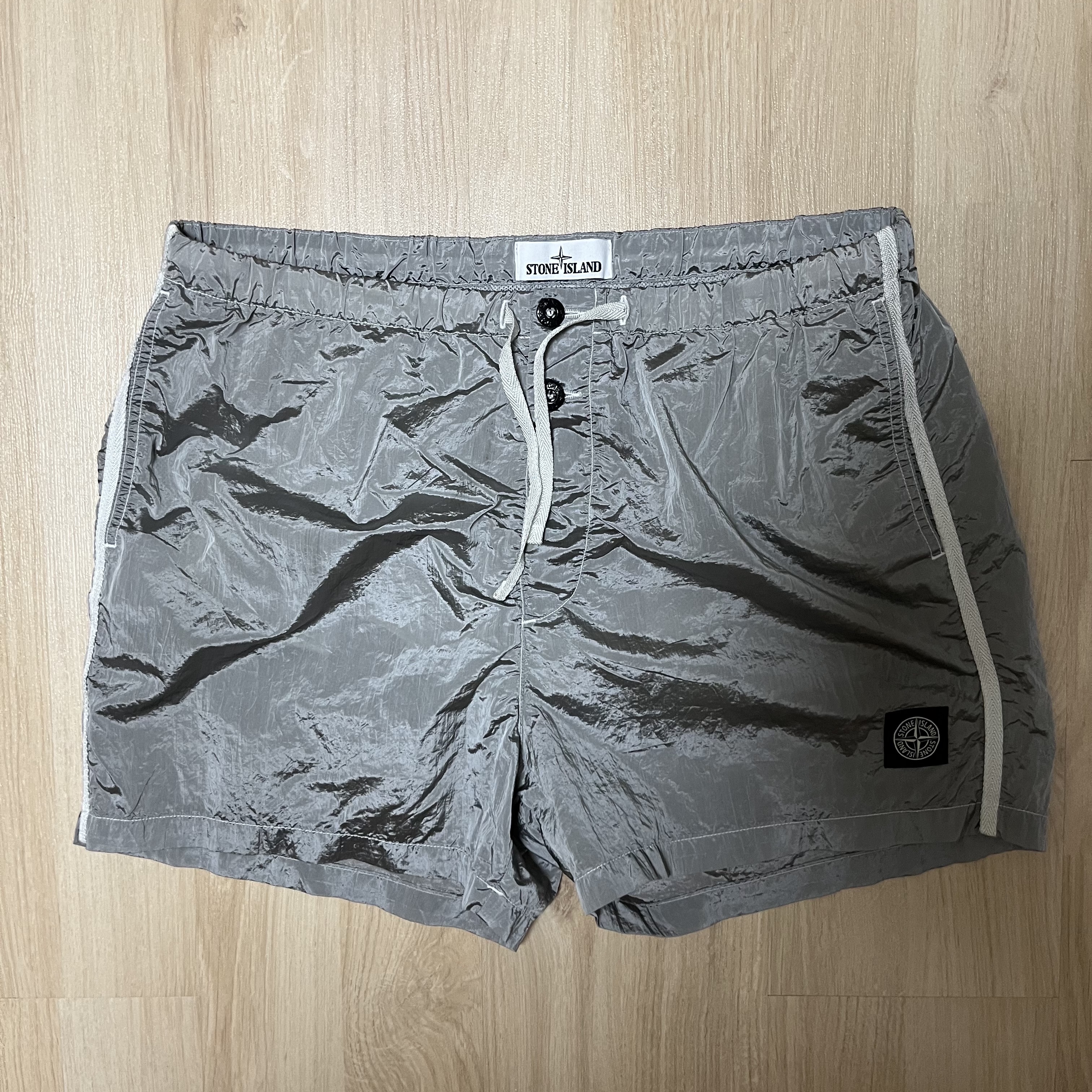 Stone Island B0643 Nylon Metal Swimming Trunk Ice - 22SS 착용 스타일