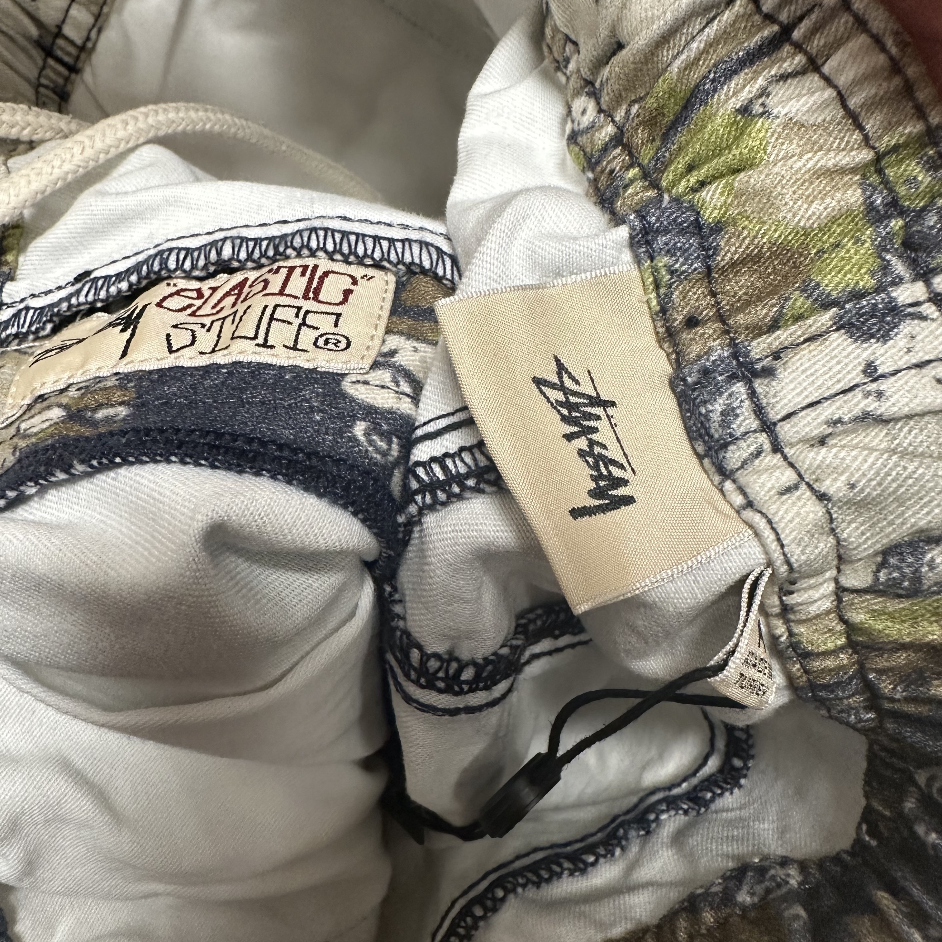 Stussy Veil Camo Beach Pants Terranea 착용 스타일 - 2