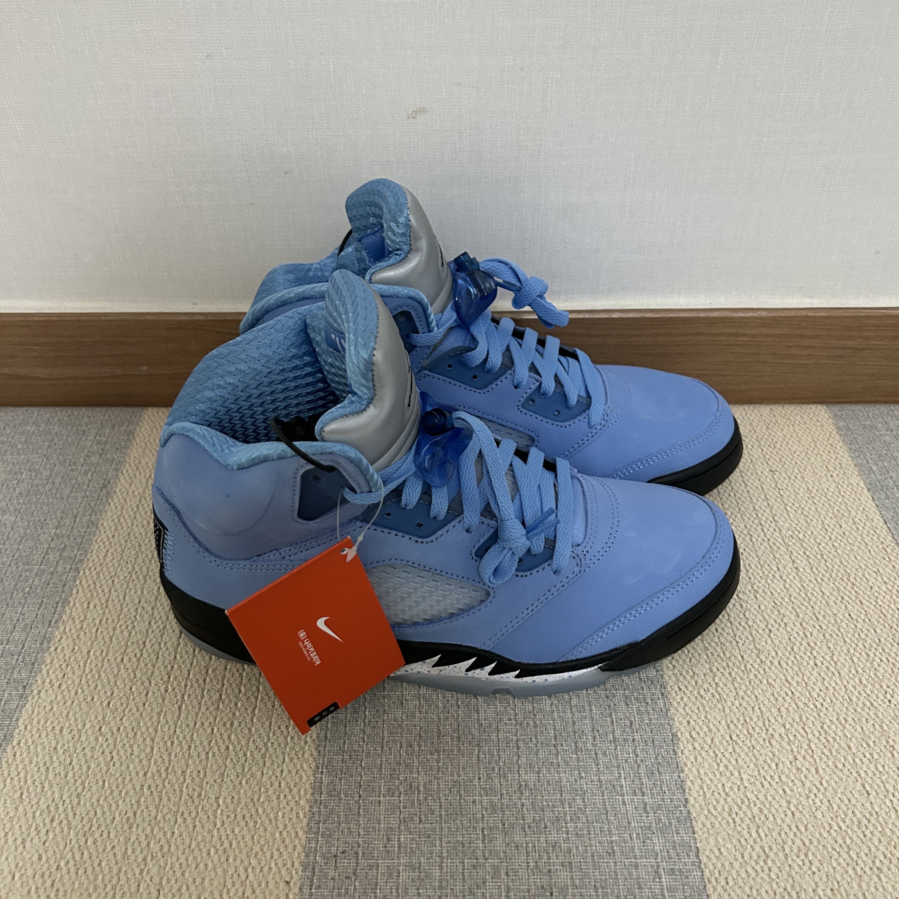 Jordan 5 Retro University Blue 착용 스타일