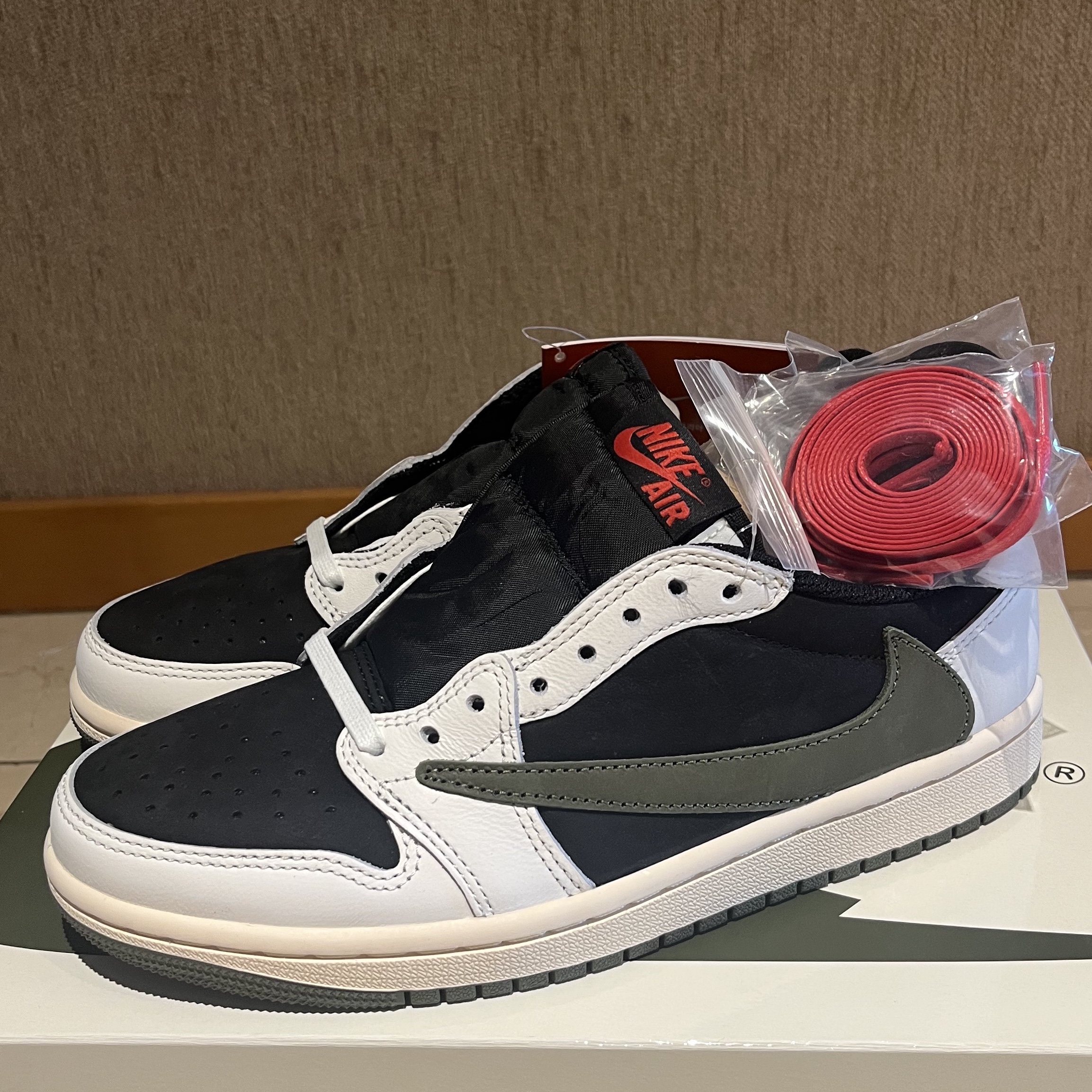 (W) Jordan 1 x Travis Scott Retro Low OG SP Medium Olive 착용 스타일