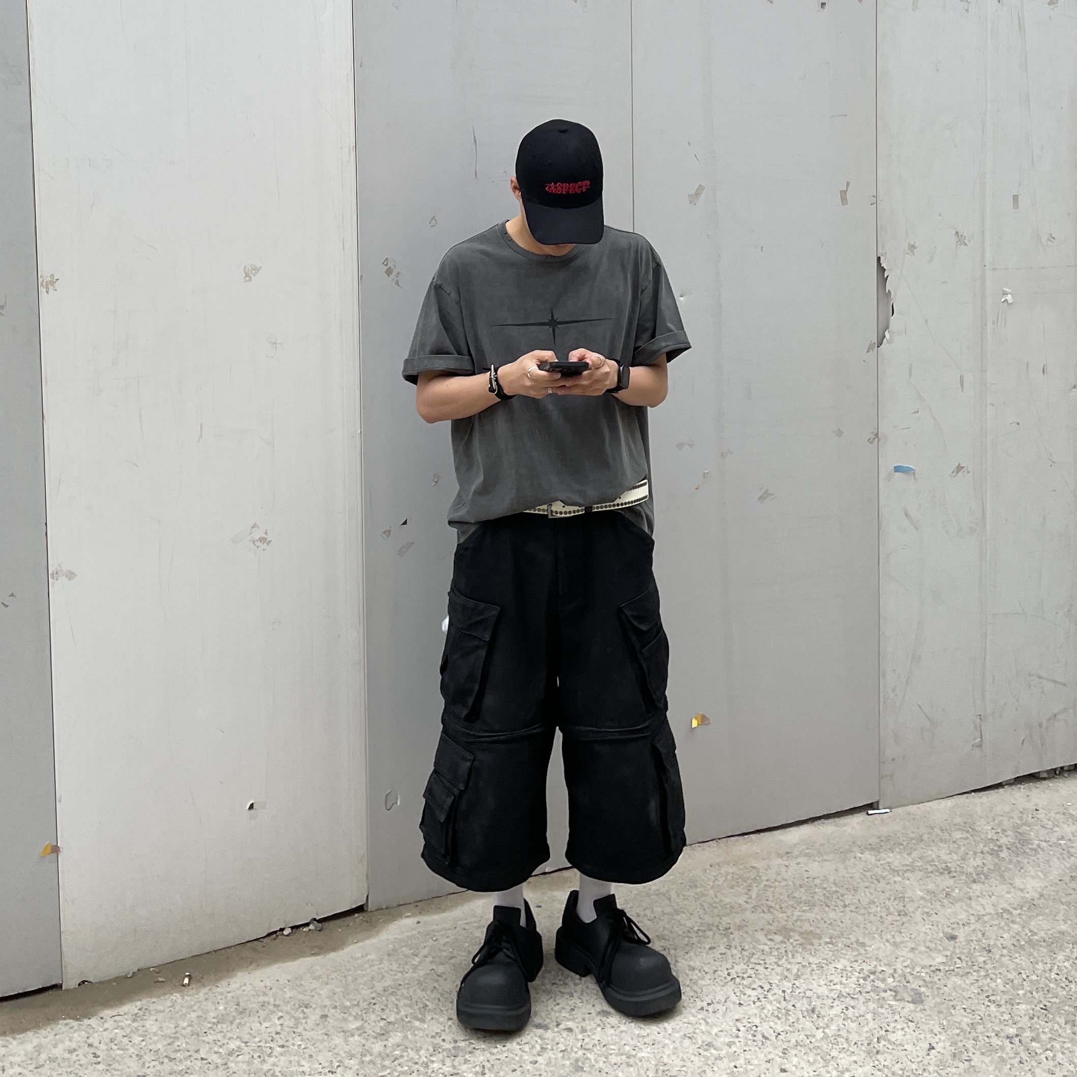 Project G/R Oversized Convertible Cargo Pants Coated Black, Balenciaga Steroid Derby Black 착용 스타일 - 2