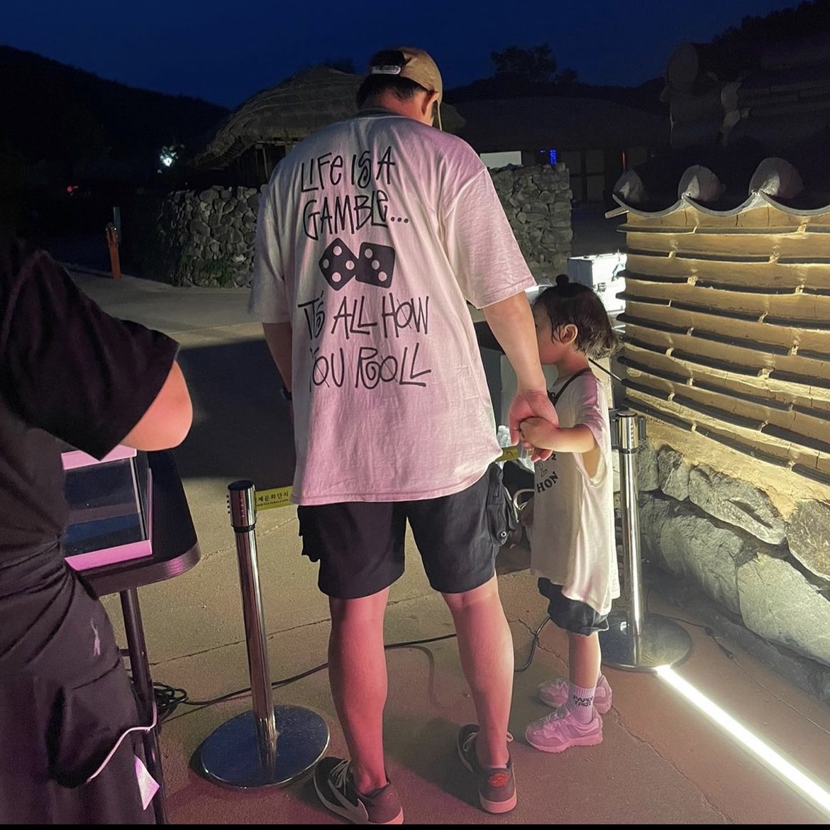 Stussy Life Is A Gamble Pigment Dyed T-Shirt Natural, Nike ACG Cargo Shorts Black - Asia 착용 스타일