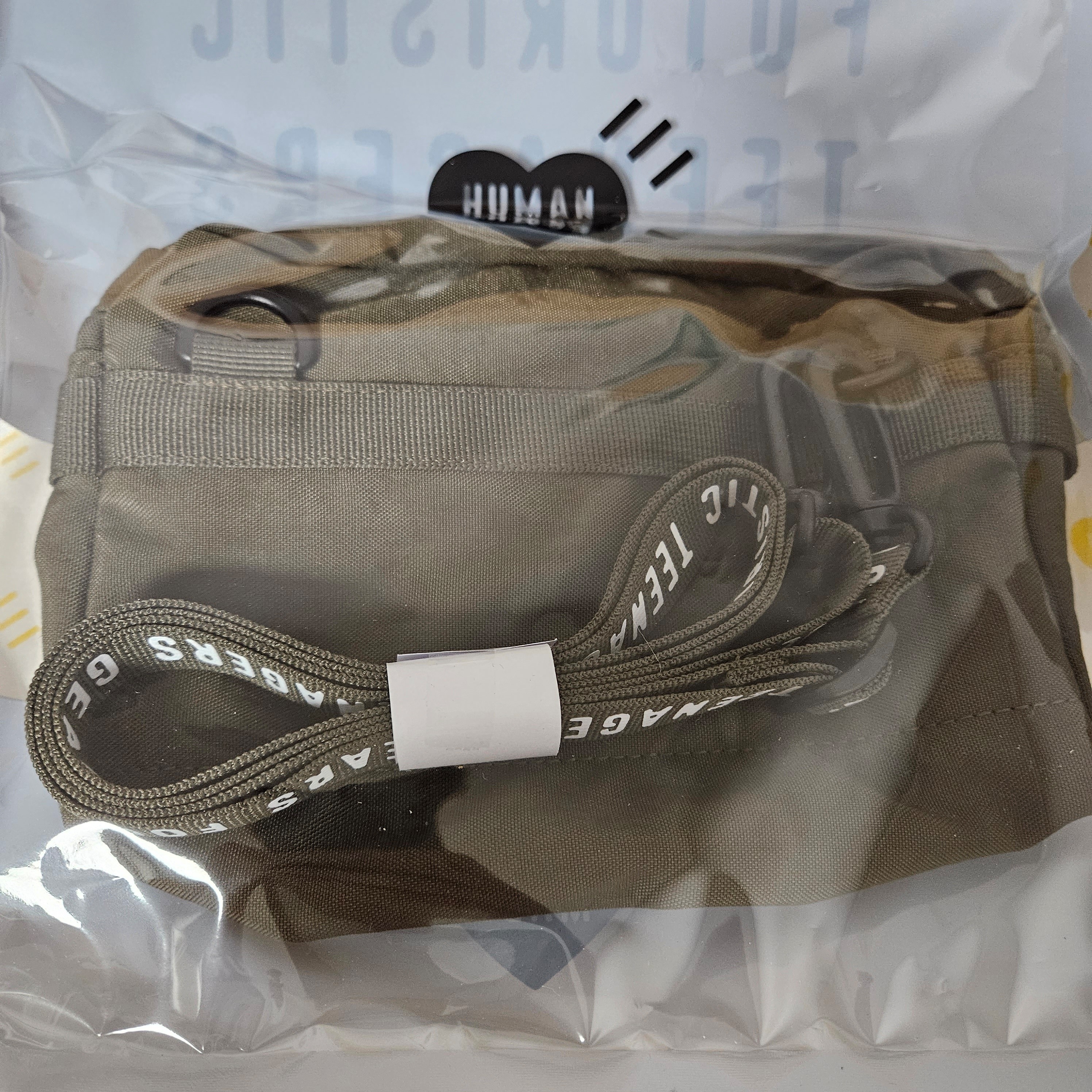 Human Made Sacoche Olive Drab 착용 스타일