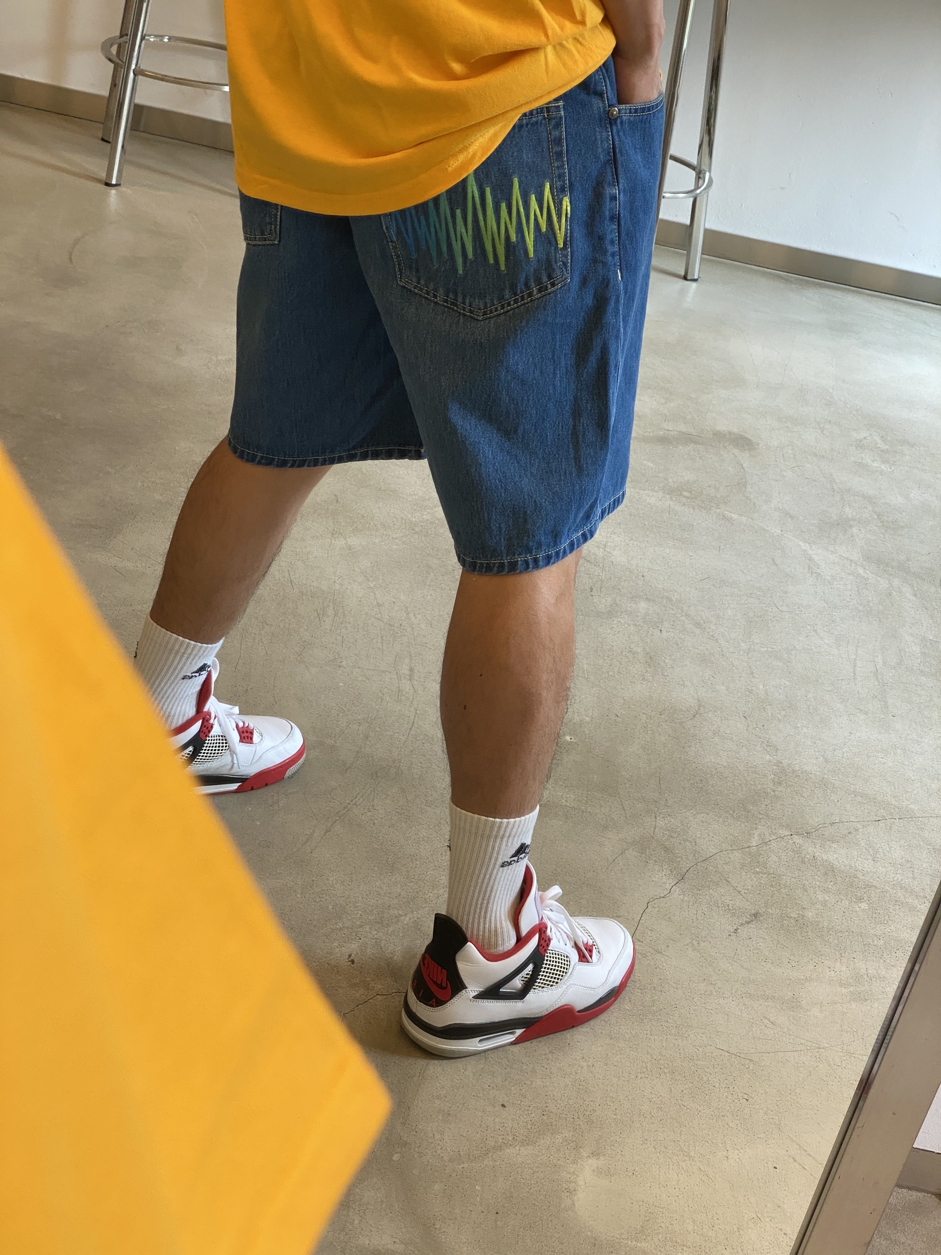 Jordan 4 Retro OG Fire Red 2020 착용 스타일 - 3