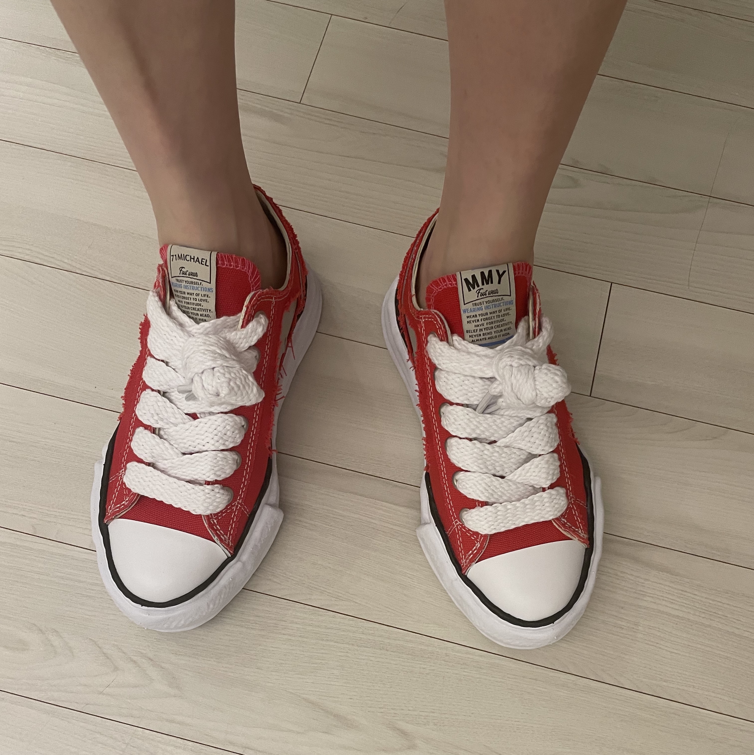 Maison Mihara Yasuhiro x 71 Michael OG Sole Sneakers Red 착용 스타일 - 2