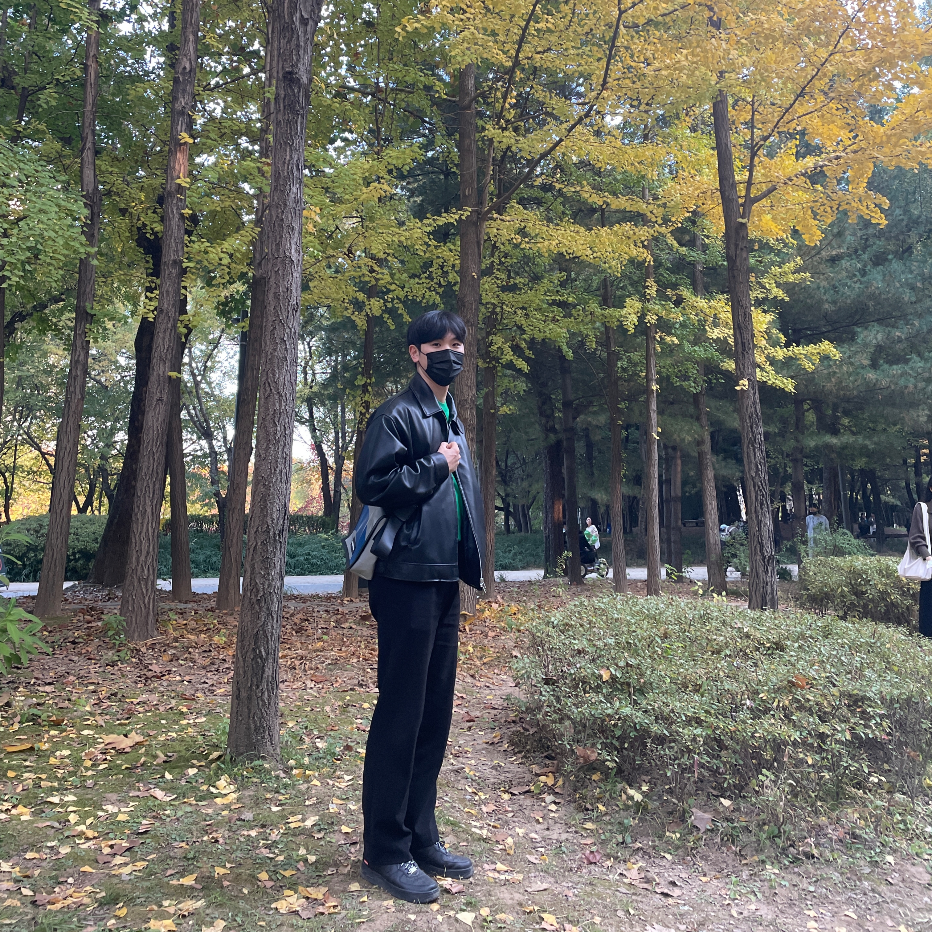 나이키 x 슈프림 에어포스 1 로우 블랙 착용 스타일