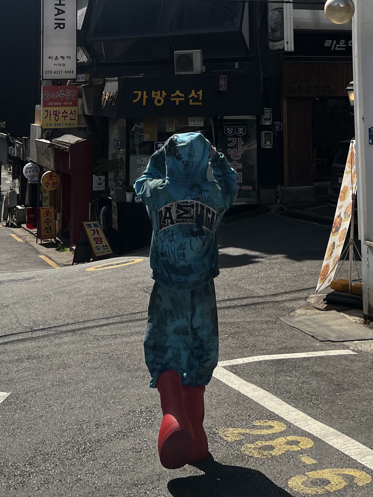 Balenciaga Skater Graffiti Zip-Up Hoodie Heather Grey, Balenciaga Skater Baggy Sweatpants Grey 착용 스타일 - 3