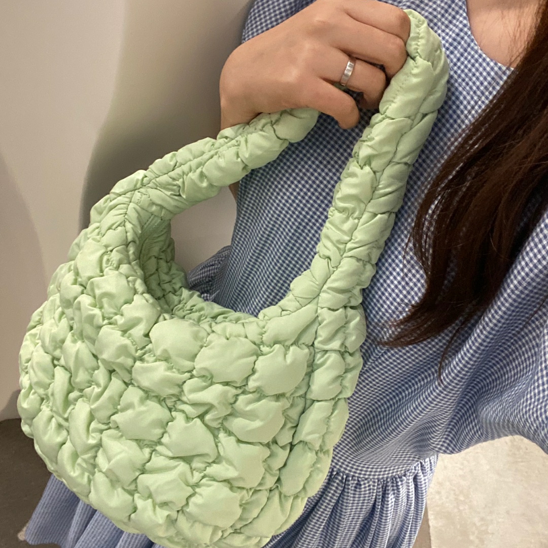 COS Quilted Mini Bag Green 착용 스타일