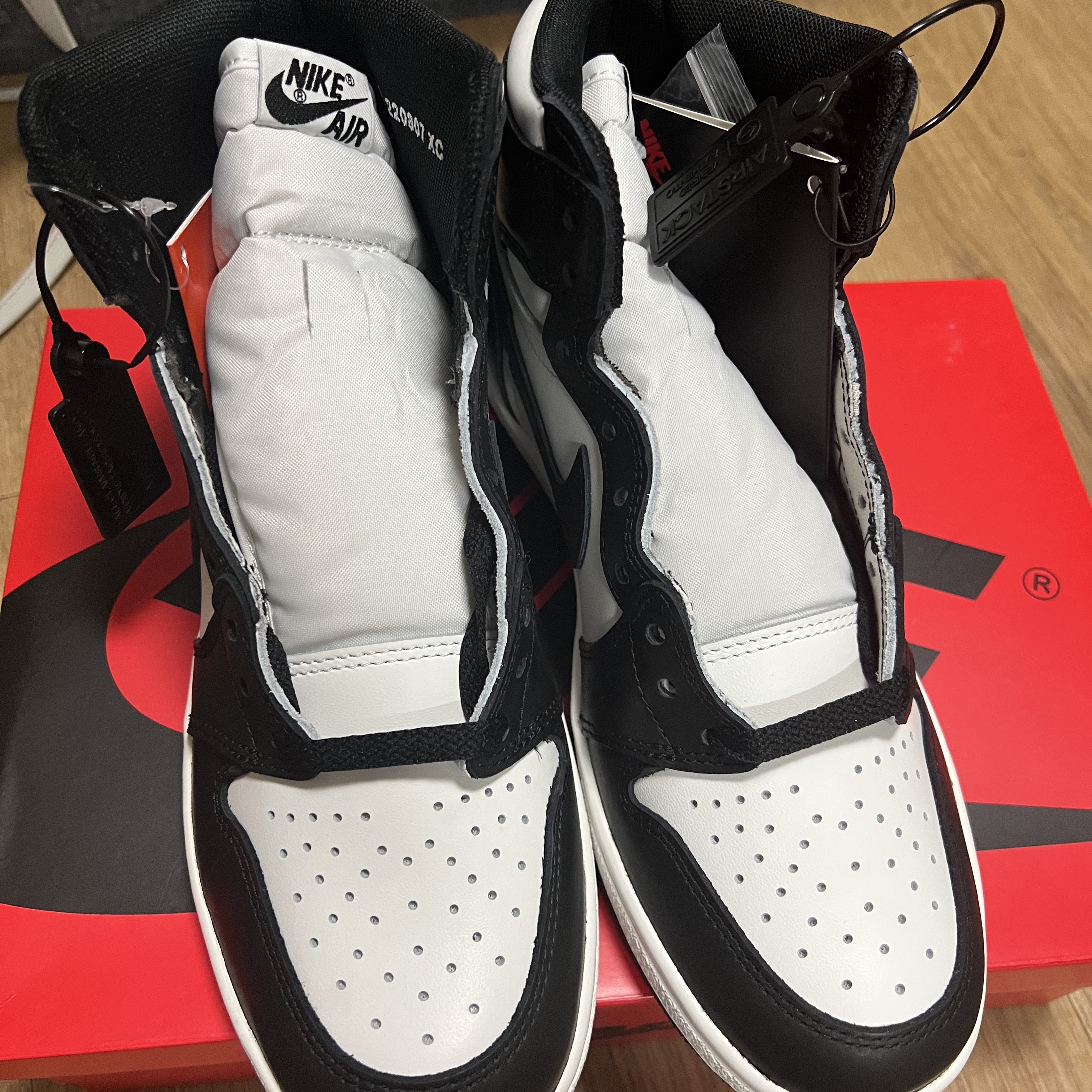 Jordan 1 High 85 Black White 착용 스타일