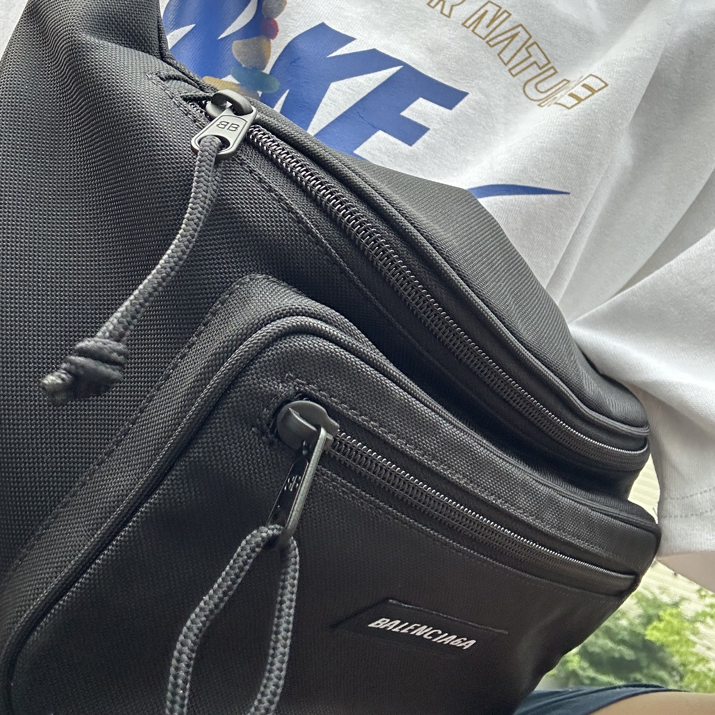 Balenciaga Explorer Beltbag Black 착용 스타일