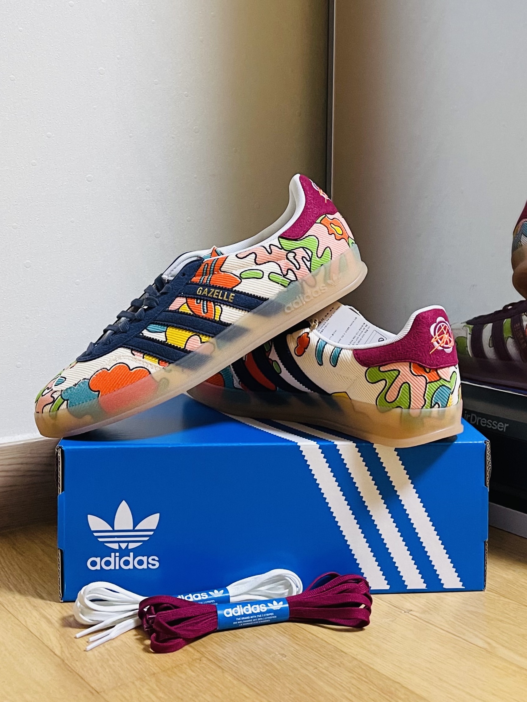 Adidas x Sean Wotherspoon Gazelle Indoor Ecru Tint 착용 스타일