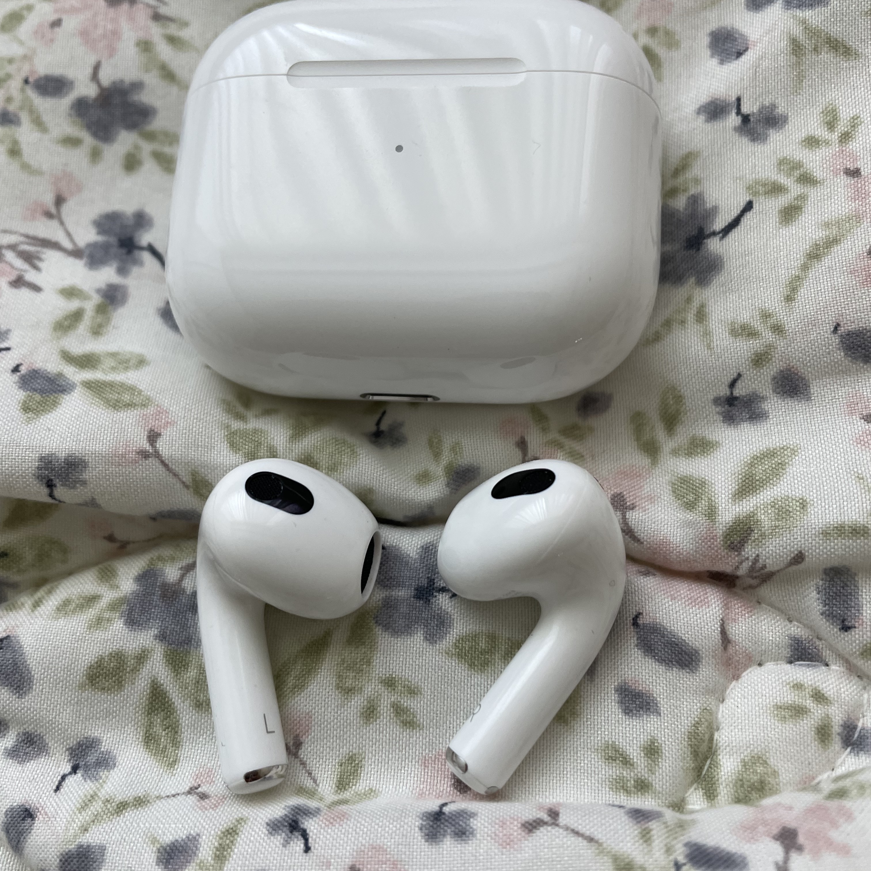 Apple Airpods 3rd Gen with MagSafe Charging Case (Korean Ver.) 착용 스타일