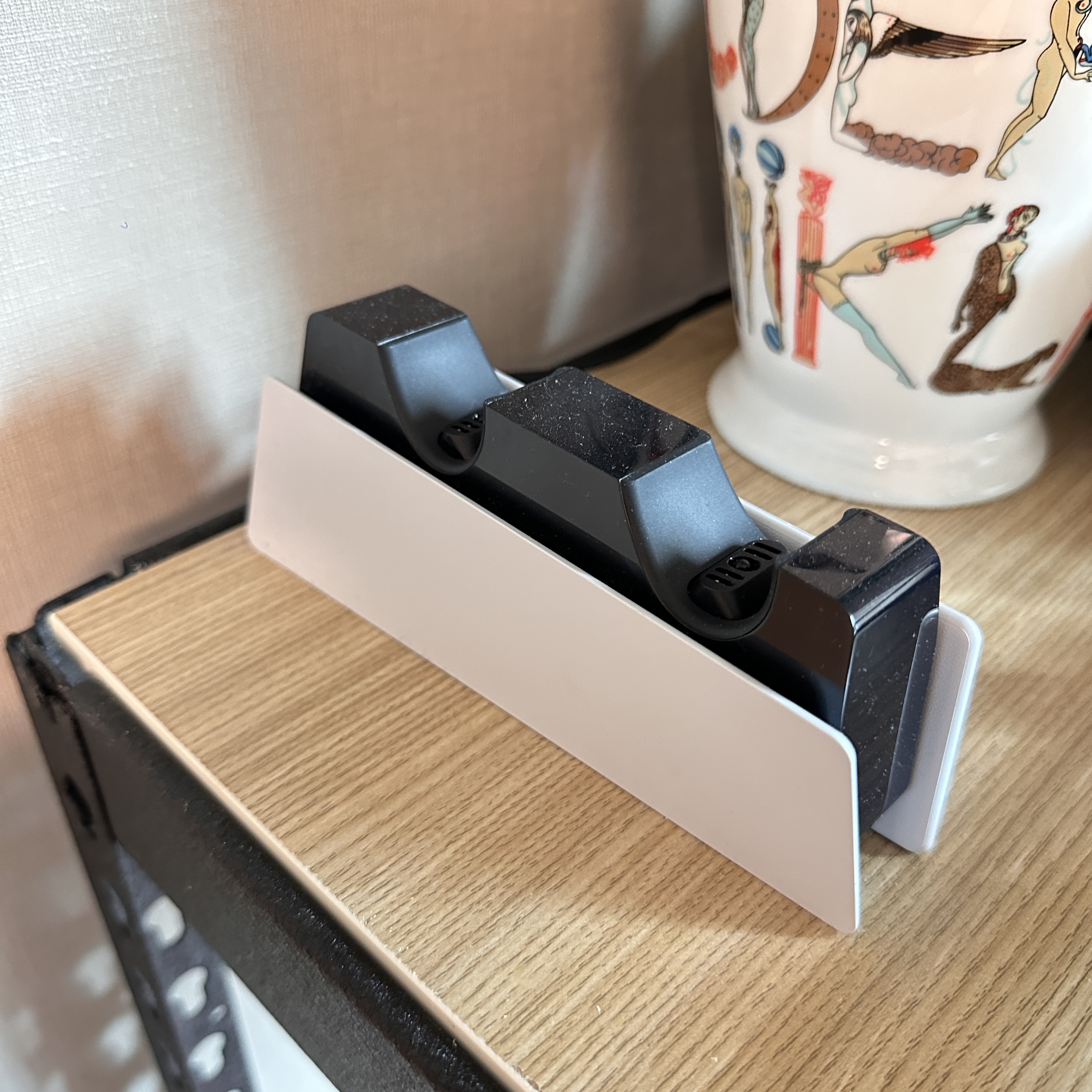 Playstation 5 DualSense Charging Station White (Korean Ver.) 착용 스타일