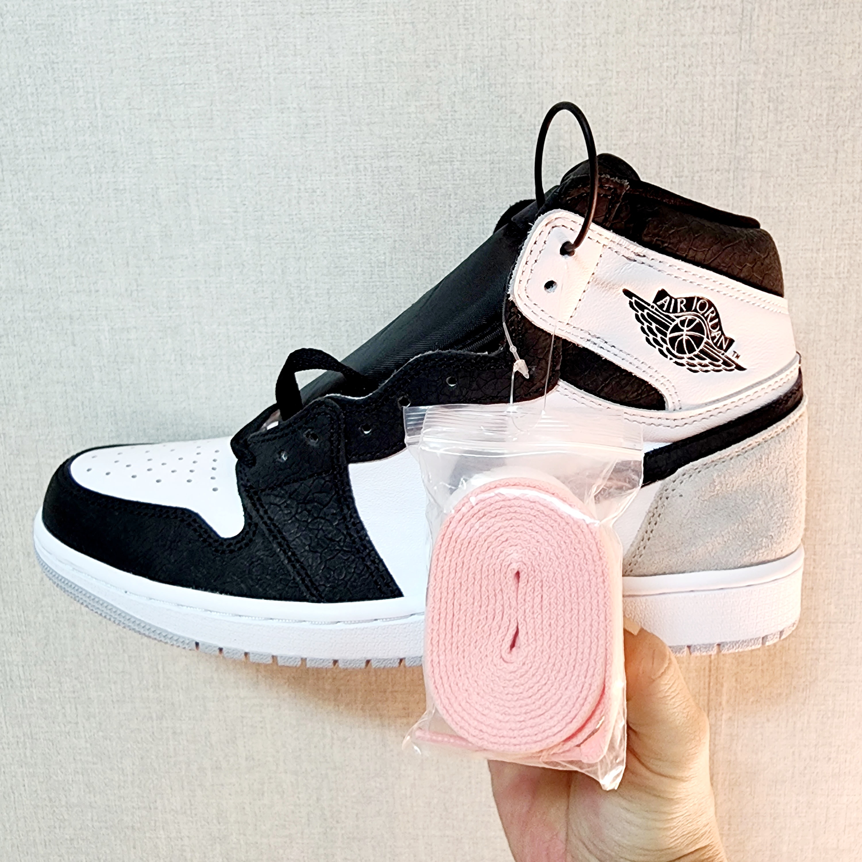 Jordan 1 Retro High OG Bleached Coral 착용 스타일