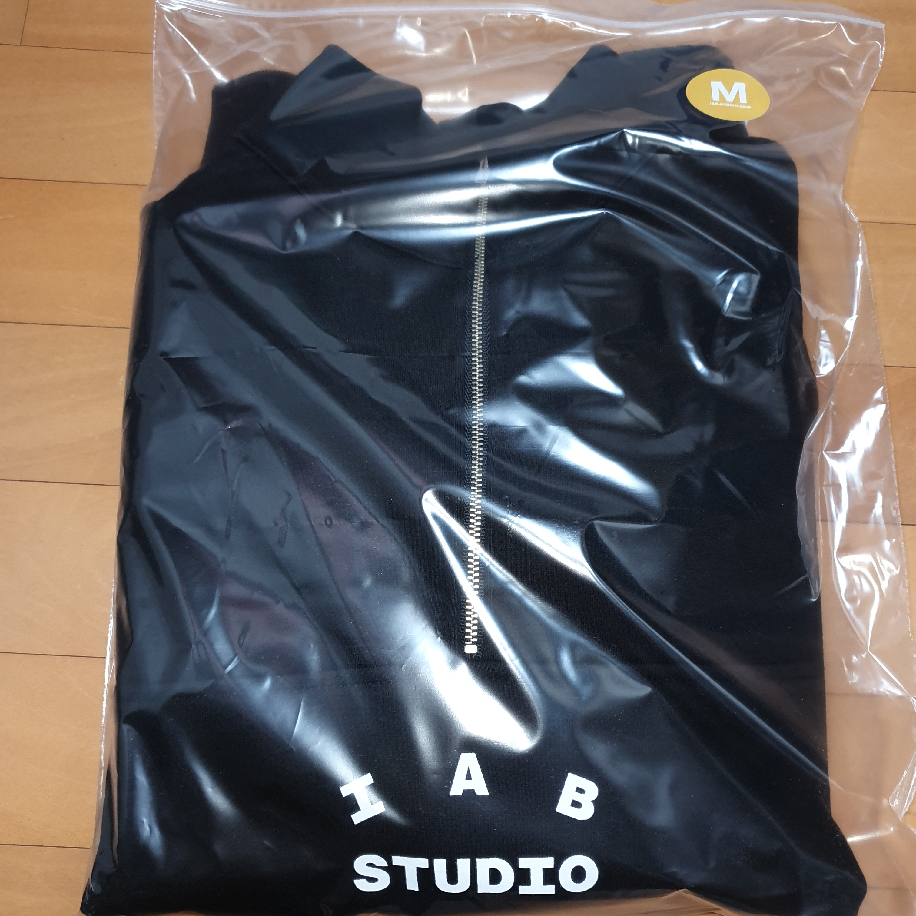 IAB Studio Half Zip-Up Black White 착용 스타일