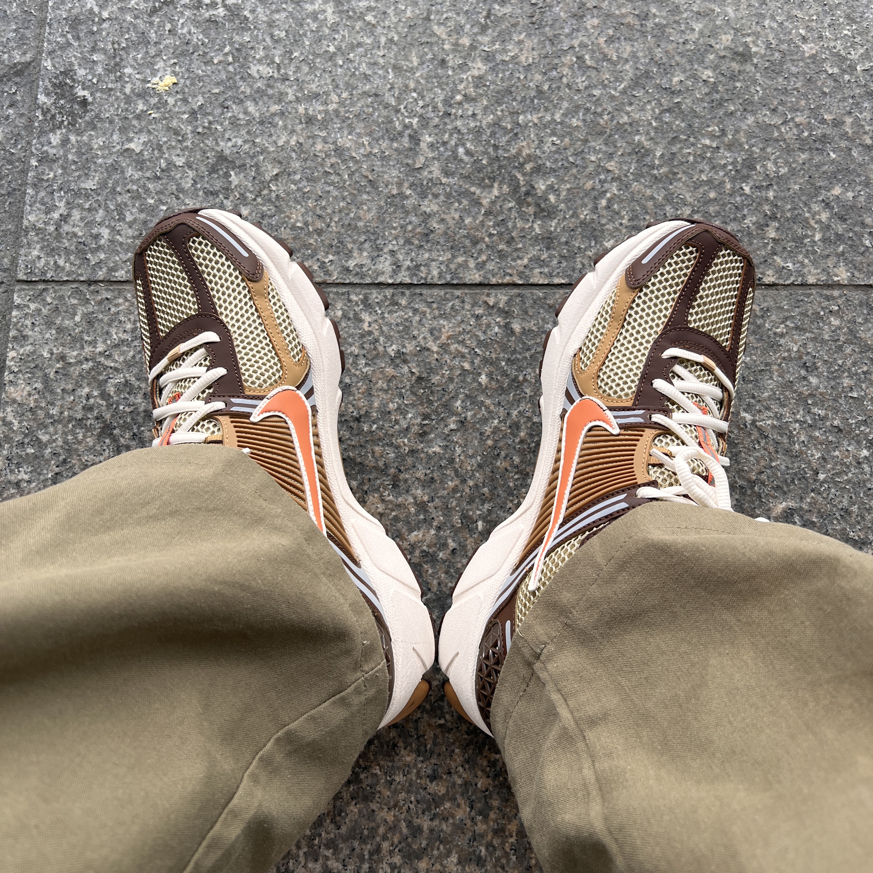 Nike Zoom Vomero 5 Wheat Grass and Cacao Wow 착용 스타일