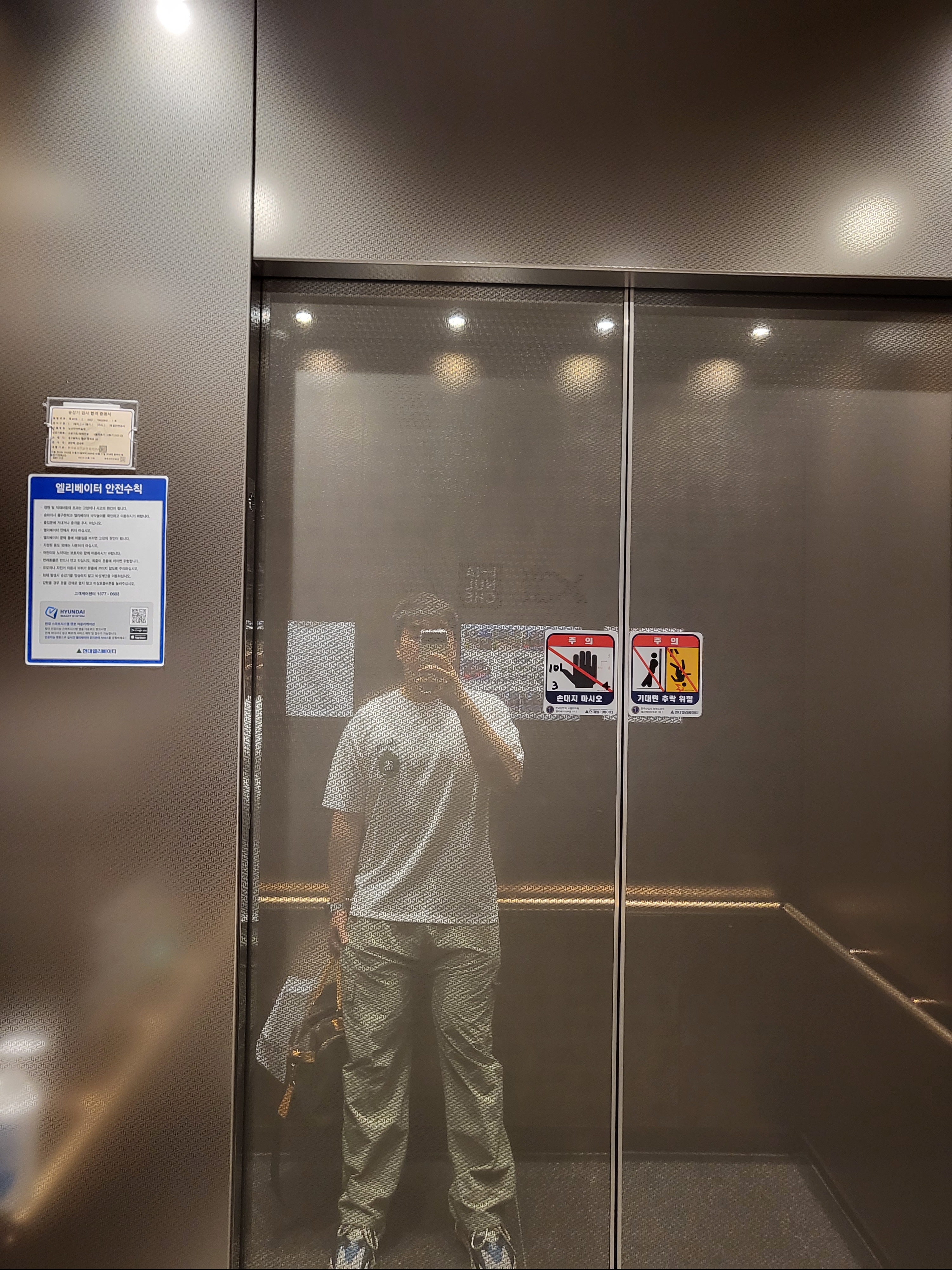 Stussy Crown Wreath Pigment Dyed T-Shirt Natural, Adidas Yeezy Boost 700 Wave Runner Solid Grey 2021/2022 착용 스타일