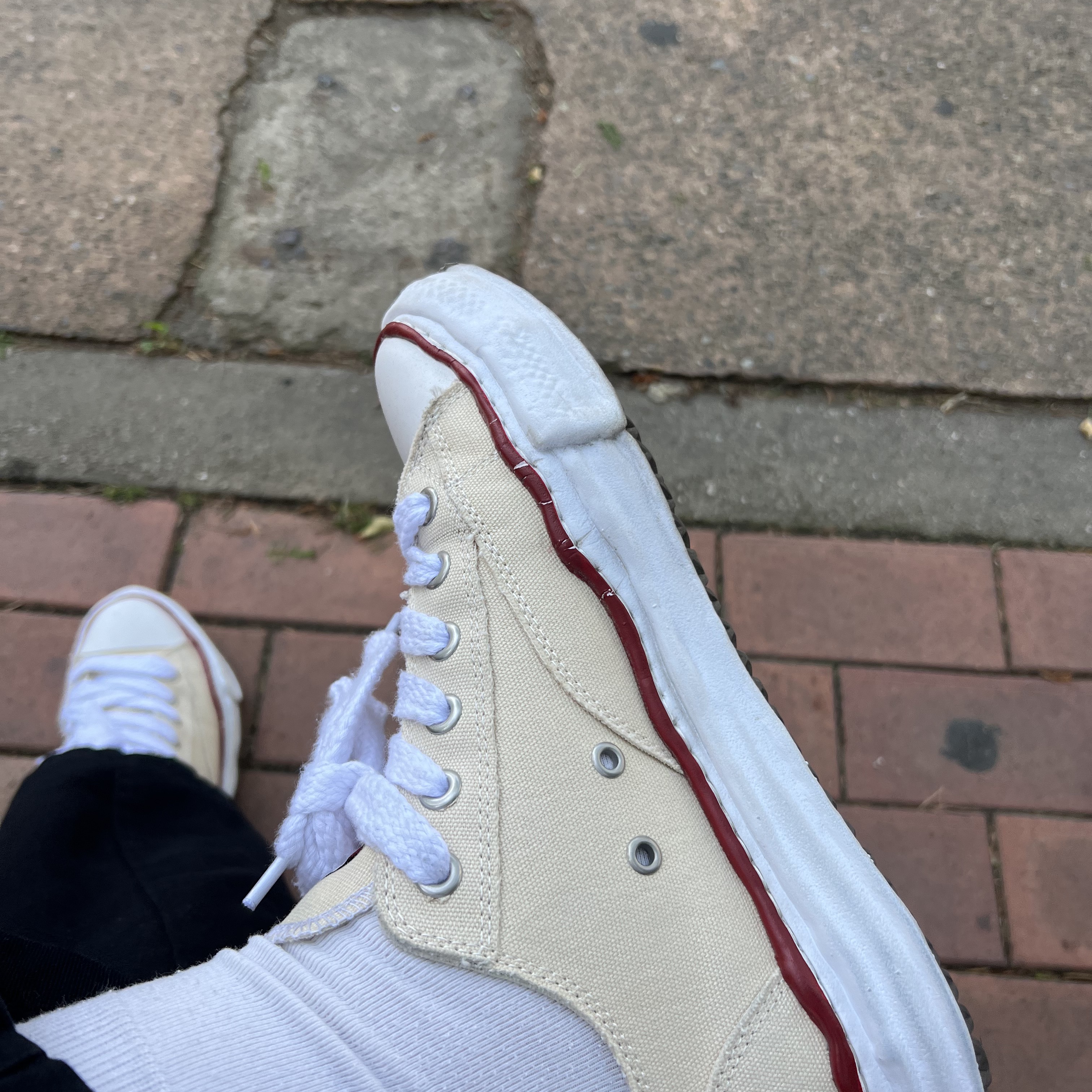Maison Mihara Yasuhiro Peterson OG Sole Canvas Low-top Sneakers Natural 착용 스타일