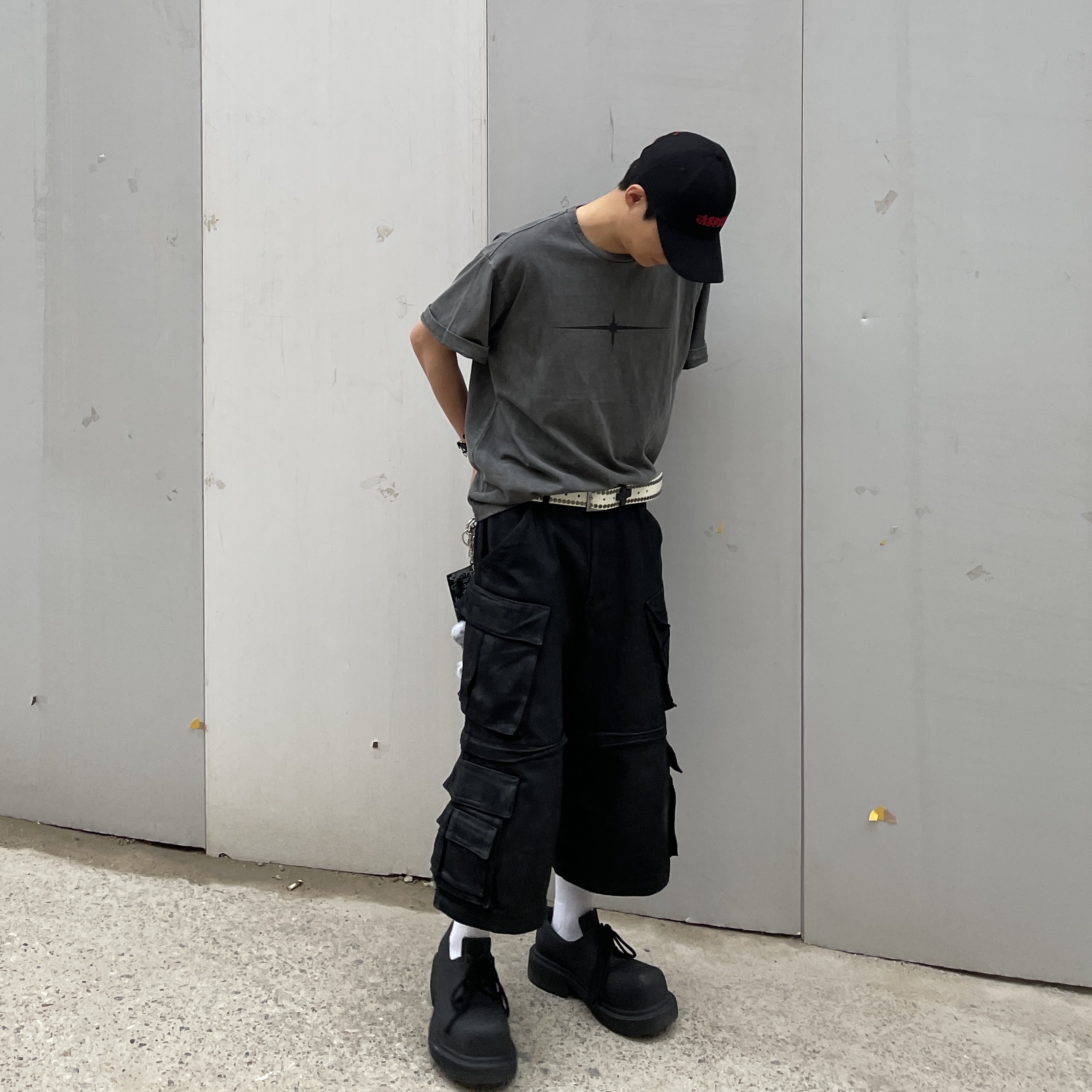 Project G/R Oversized Convertible Cargo Pants Coated Black, Balenciaga Steroid Derby Black 착용 스타일 - 4