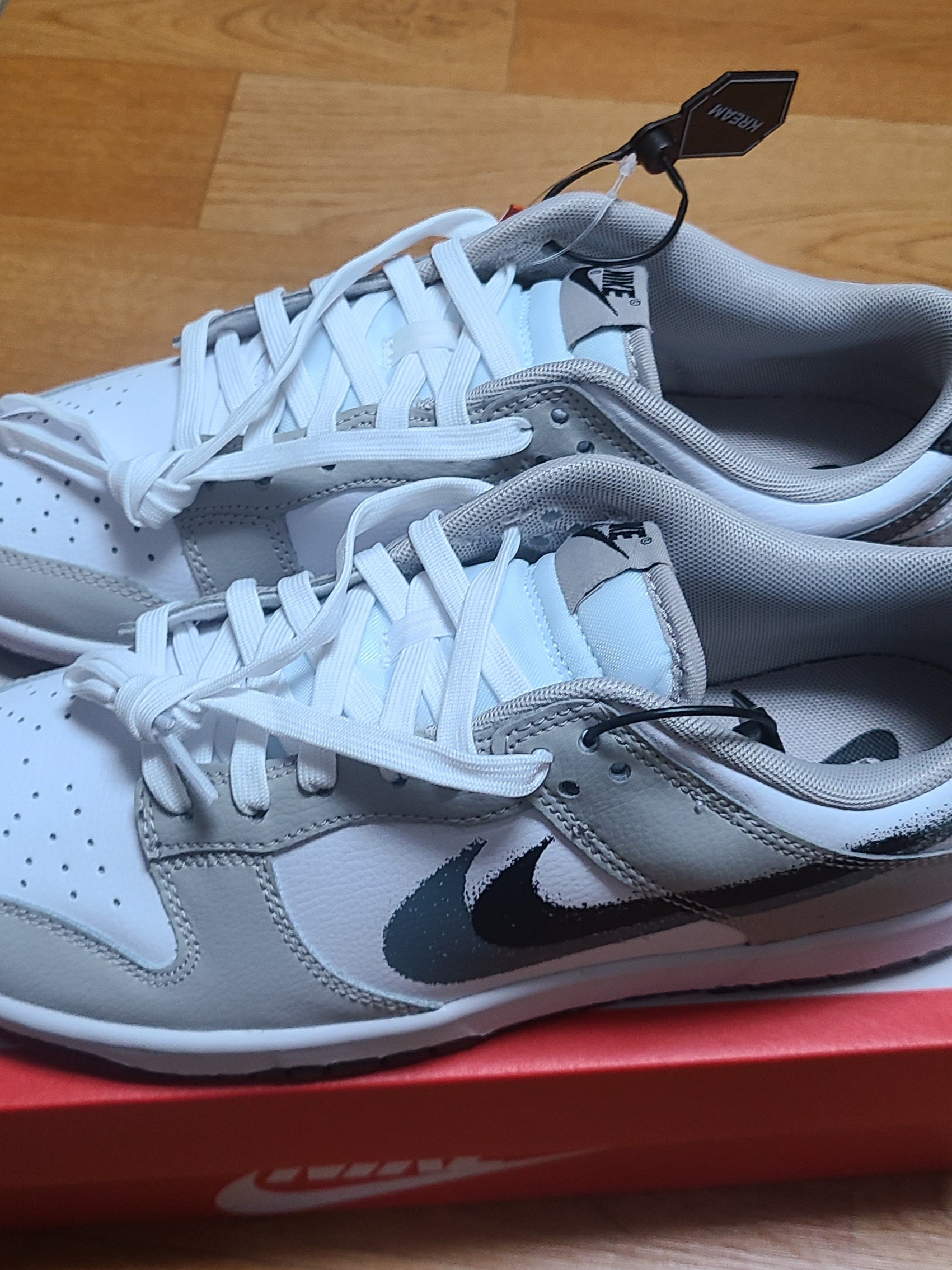 Nike Dunk Low Cool Grey White 착용 스타일 - 1