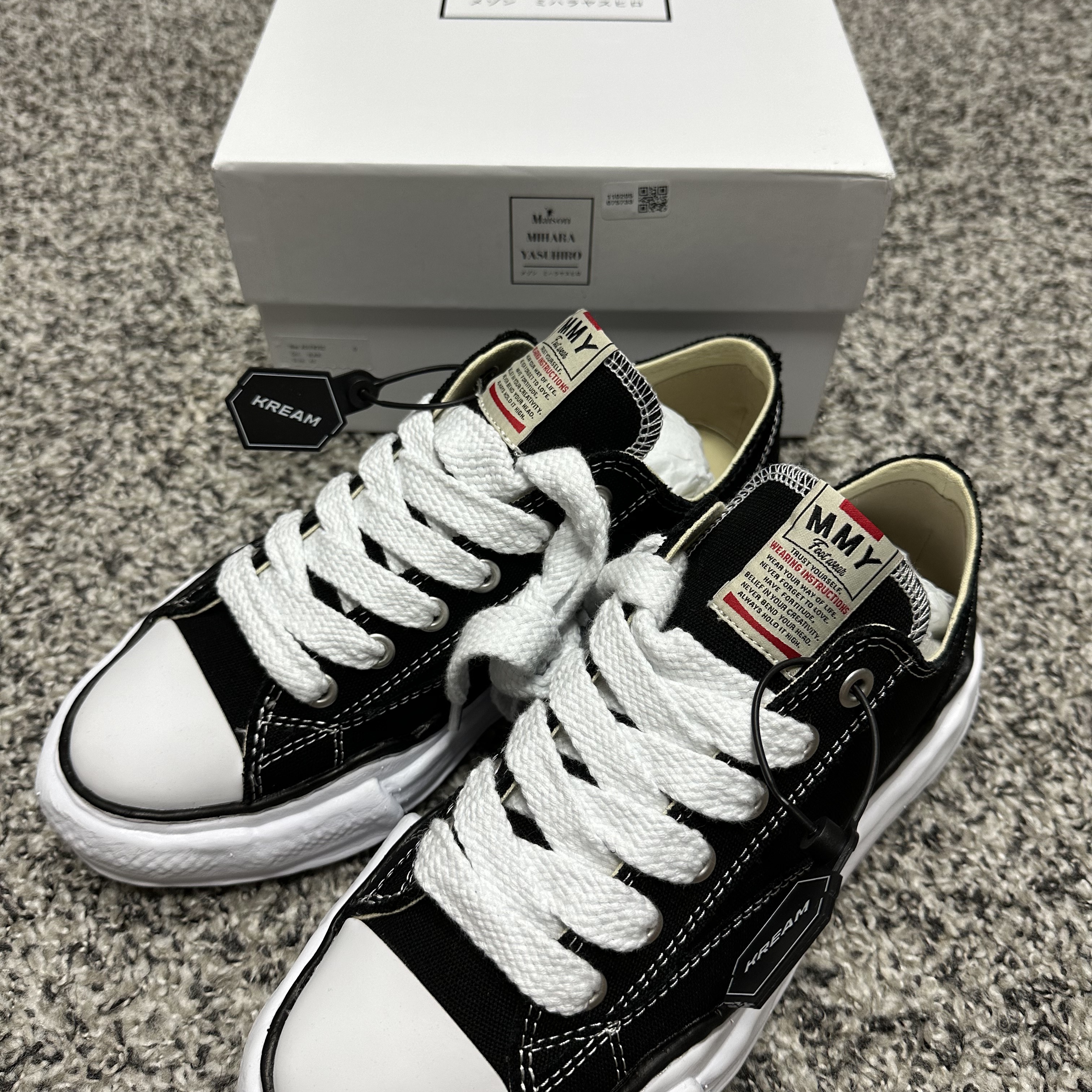 Maison Mihara Yasuhiro Peterson OG Sole Canvas Low Sneakers Black 착용 스타일 - 2