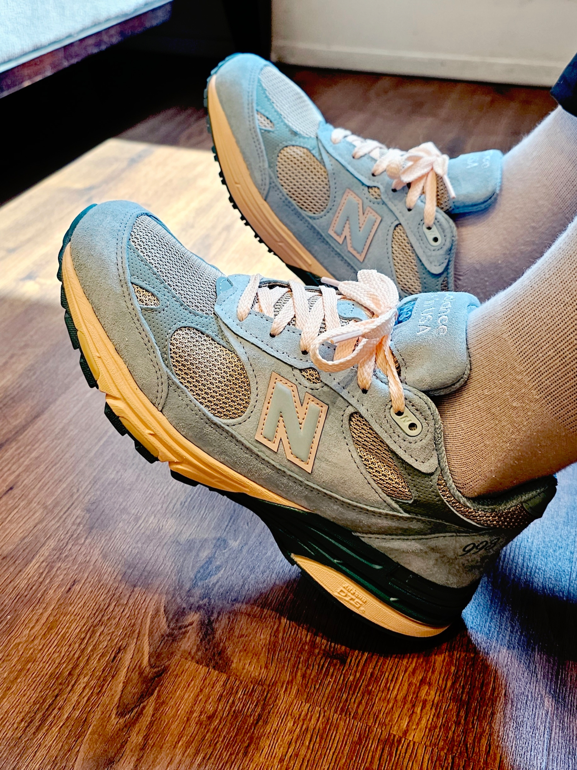 New Balance x Joe Freshgoods 993 Made in USA Arctic Blue 착용 스타일 - 1