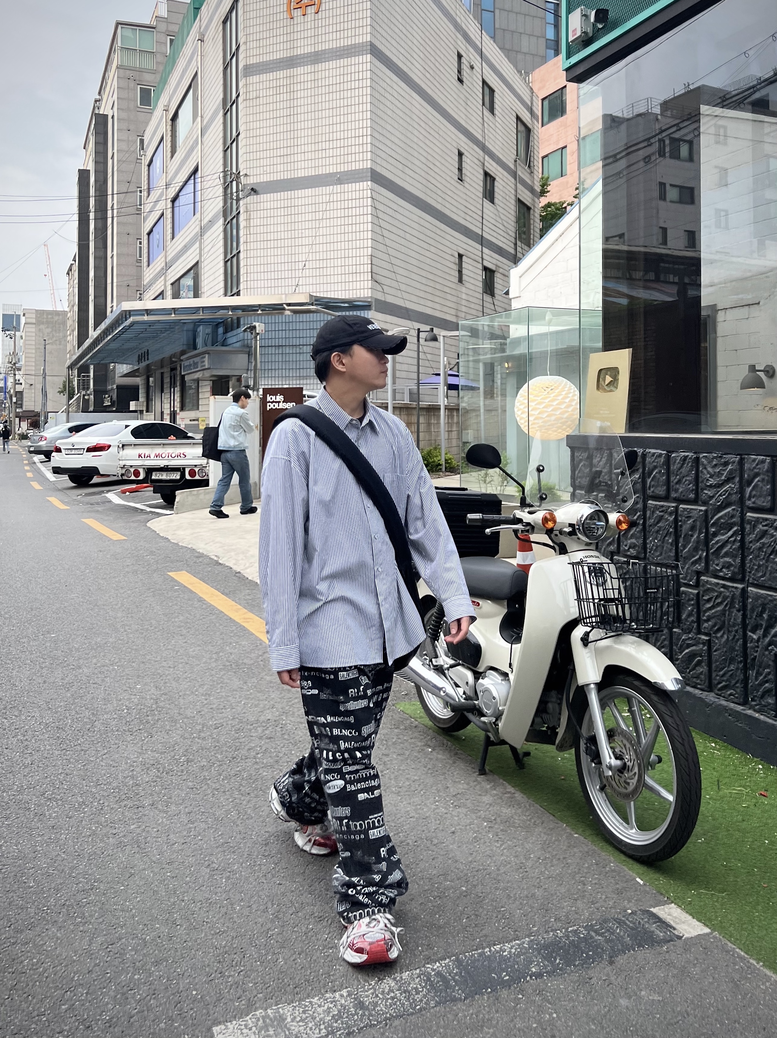 Balenciaga 3XL Sneakers White Red 착용 스타일 - 3