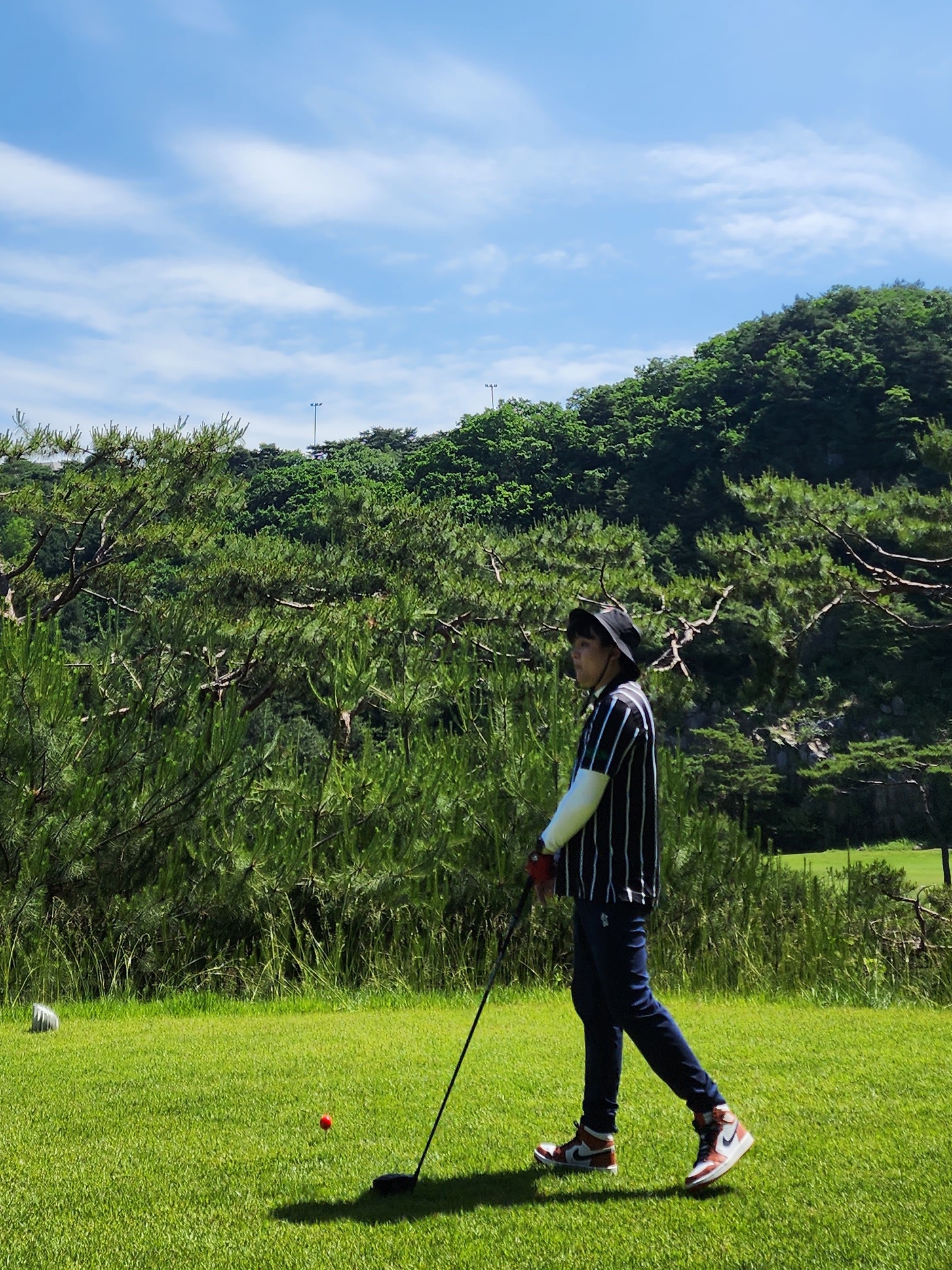 Jordan x Eastside Golf Pants Midnight Navy - Asia, Jordan 1 x Eastside Golf High Golf Burnt Sunrise White 착용 스타일 - 1
