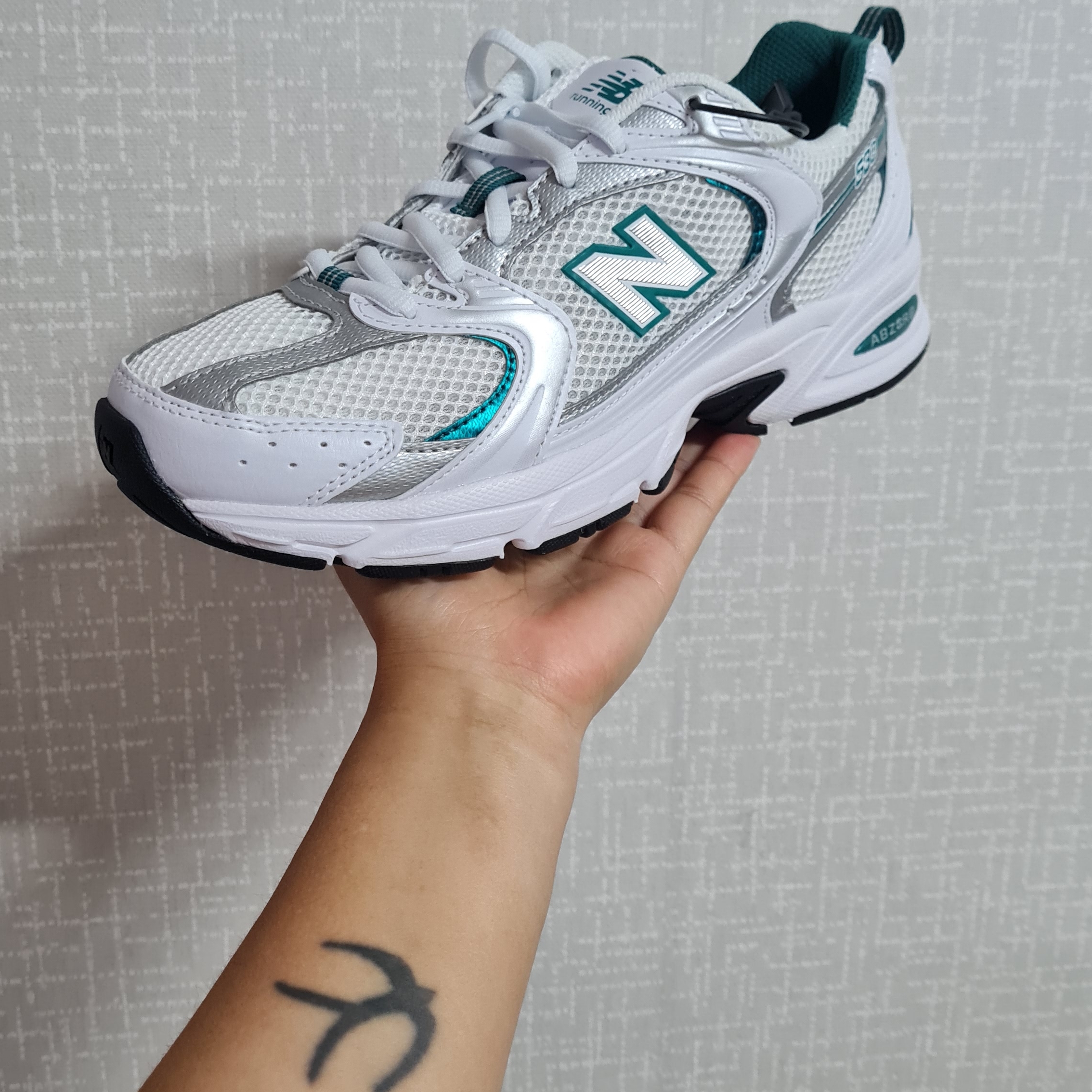 New Balance 530 White Mint 착용 스타일 - 2