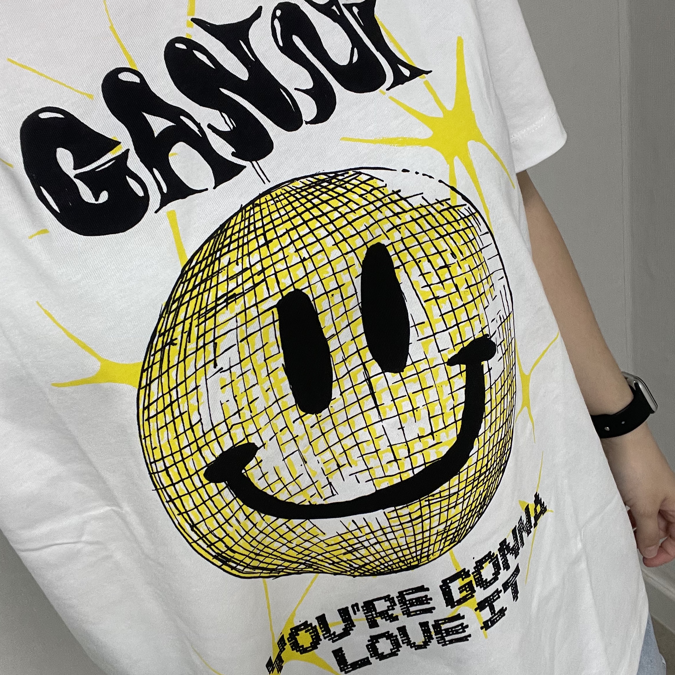 (W) Ganni Yellow Smiley Relaxed T-Shirt Bright White 착용 스타일