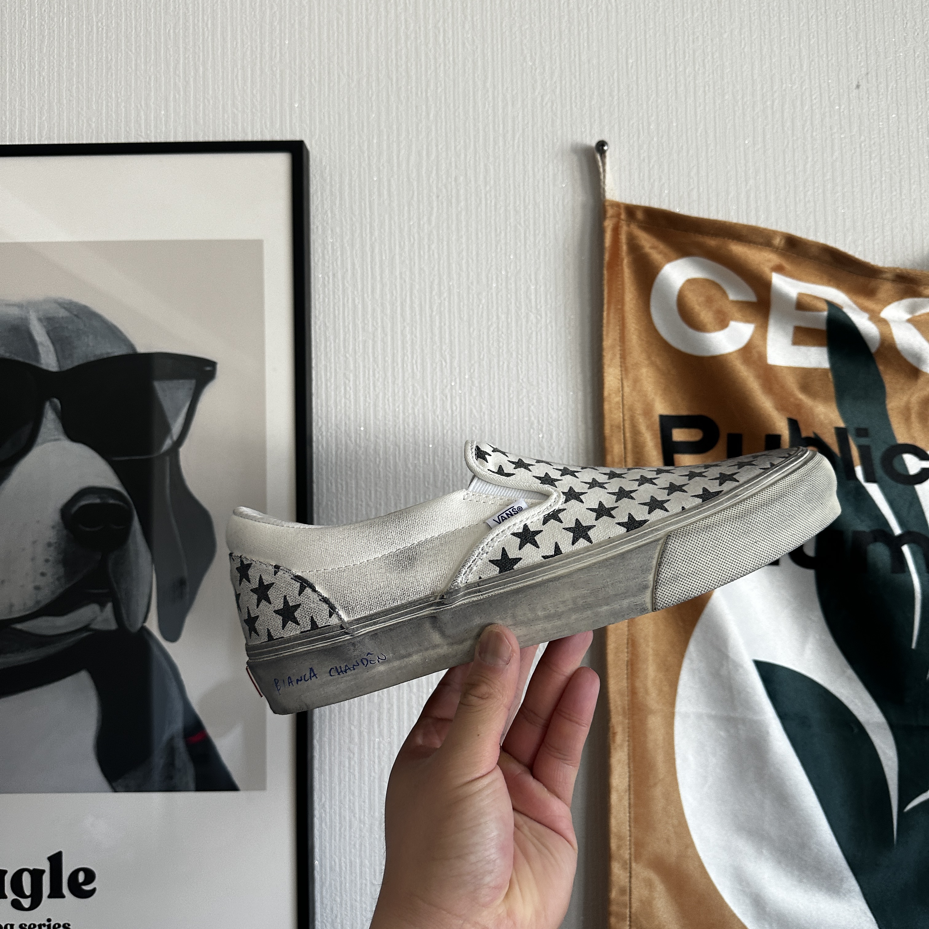 Vans Vault x Bianca Chandon Classic Slip-On LX Stressed Black White 착용 스타일 - 4