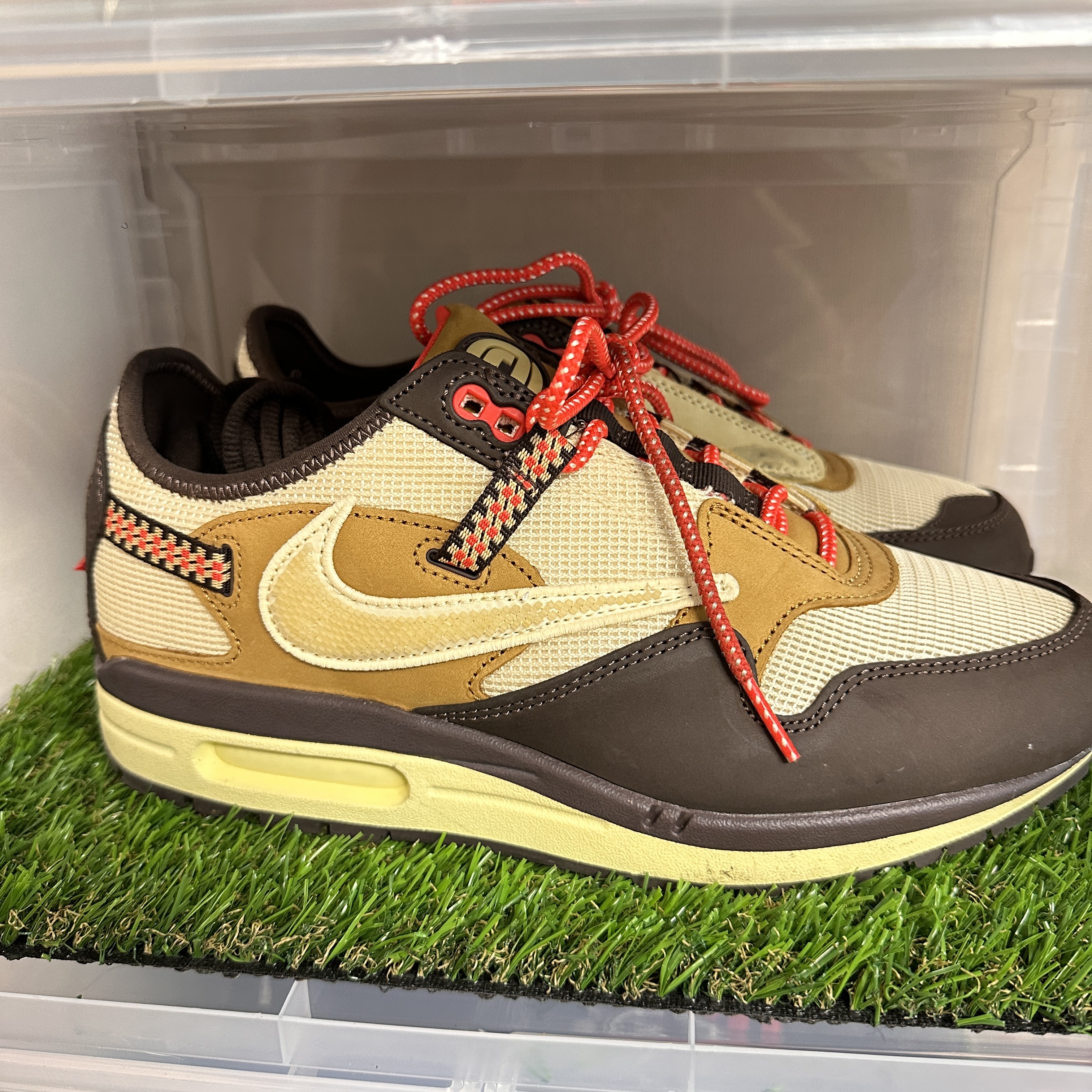 Nike x Travis Scott Air Max 1 Cact.us Brown 착용 스타일