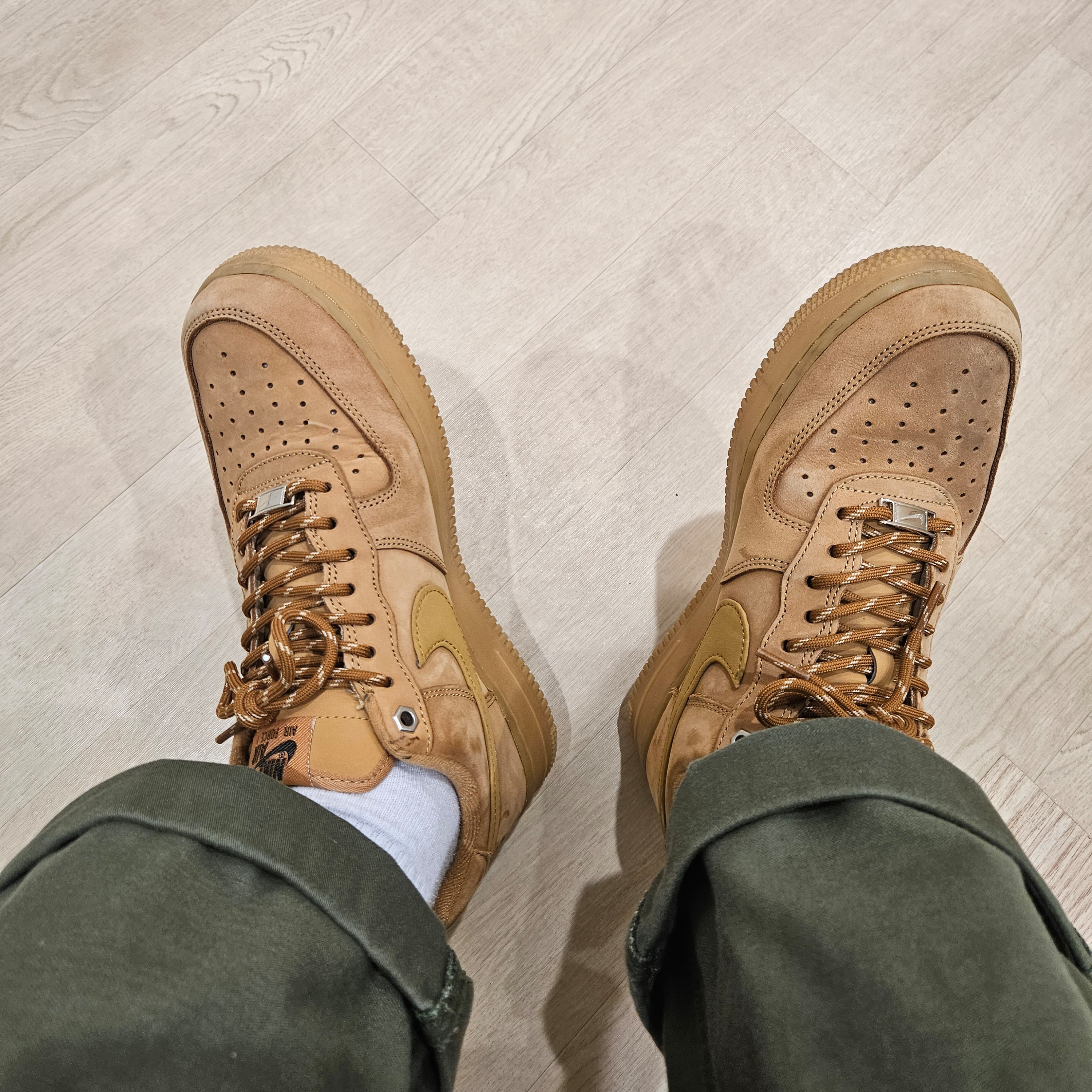 Nike Air Force 1 '07 WB Flax 착용 스타일
