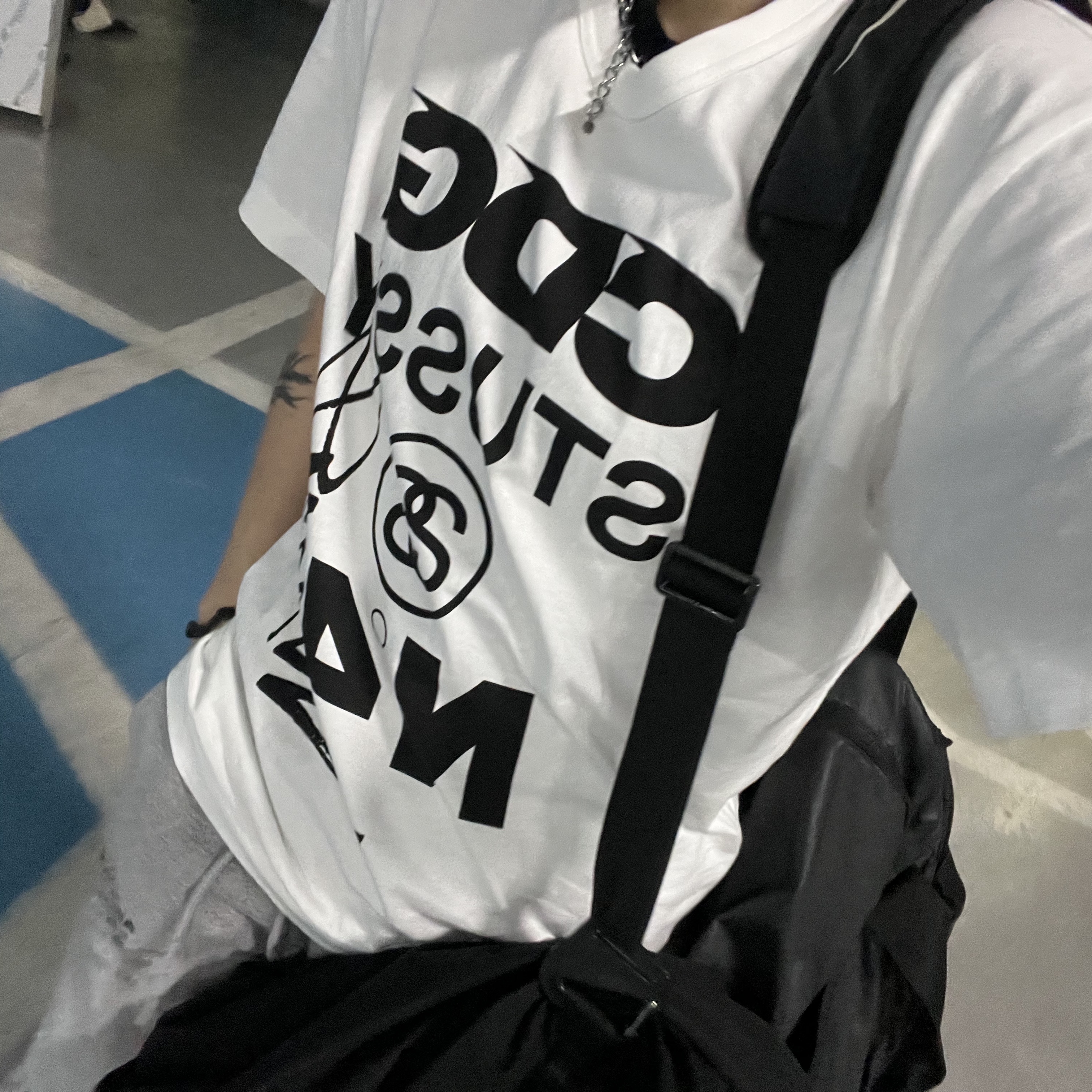 CDG x Stussy T-Shirt White 착용 스타일