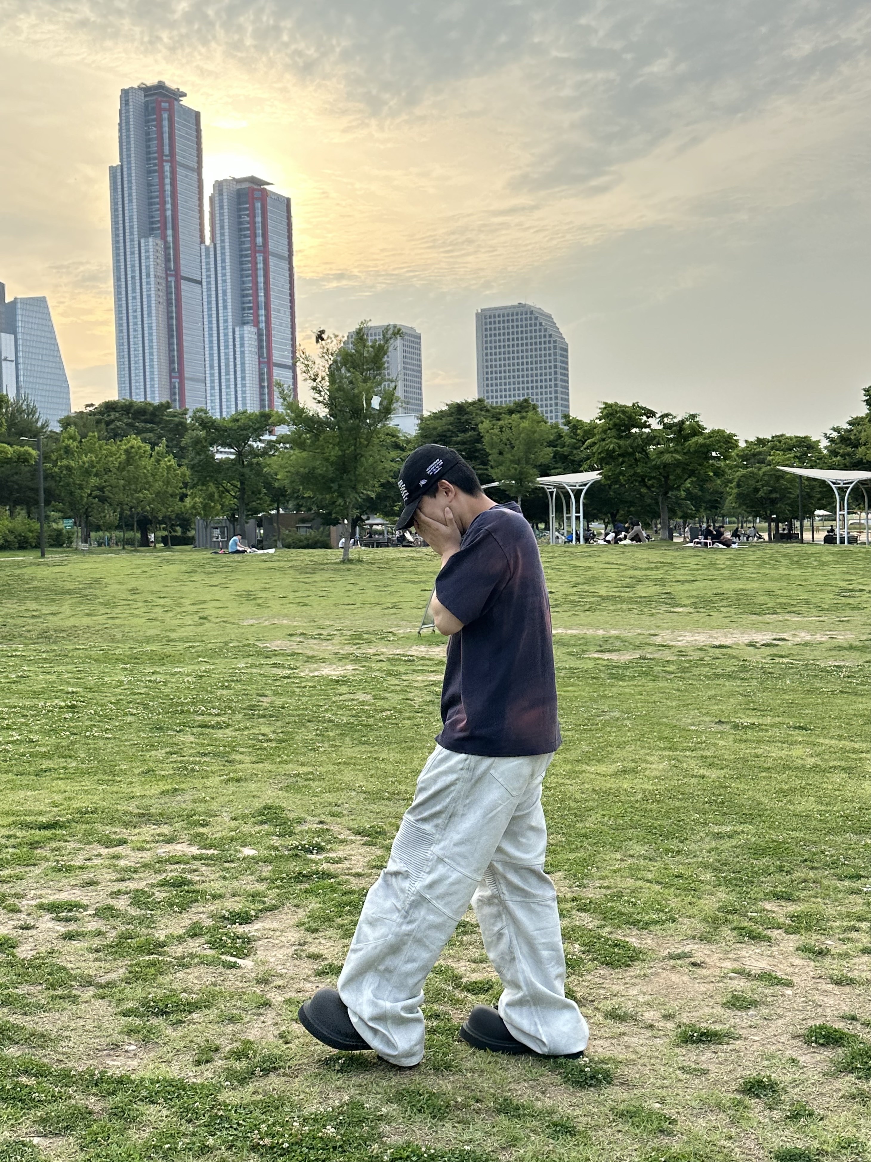 발렌시아가 스테로이드 더비 블랙 착용 스타일 - 2