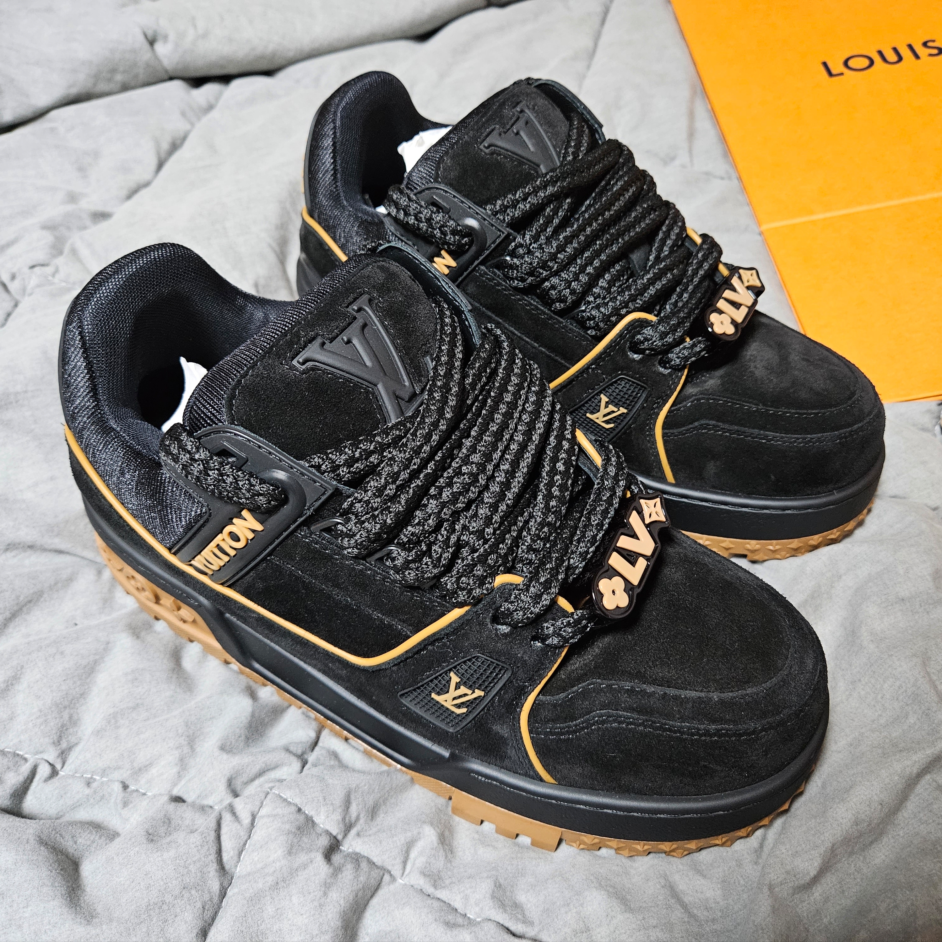 Louis Vuitton LV Trainer Maxi Sneakers Black 착용 스타일