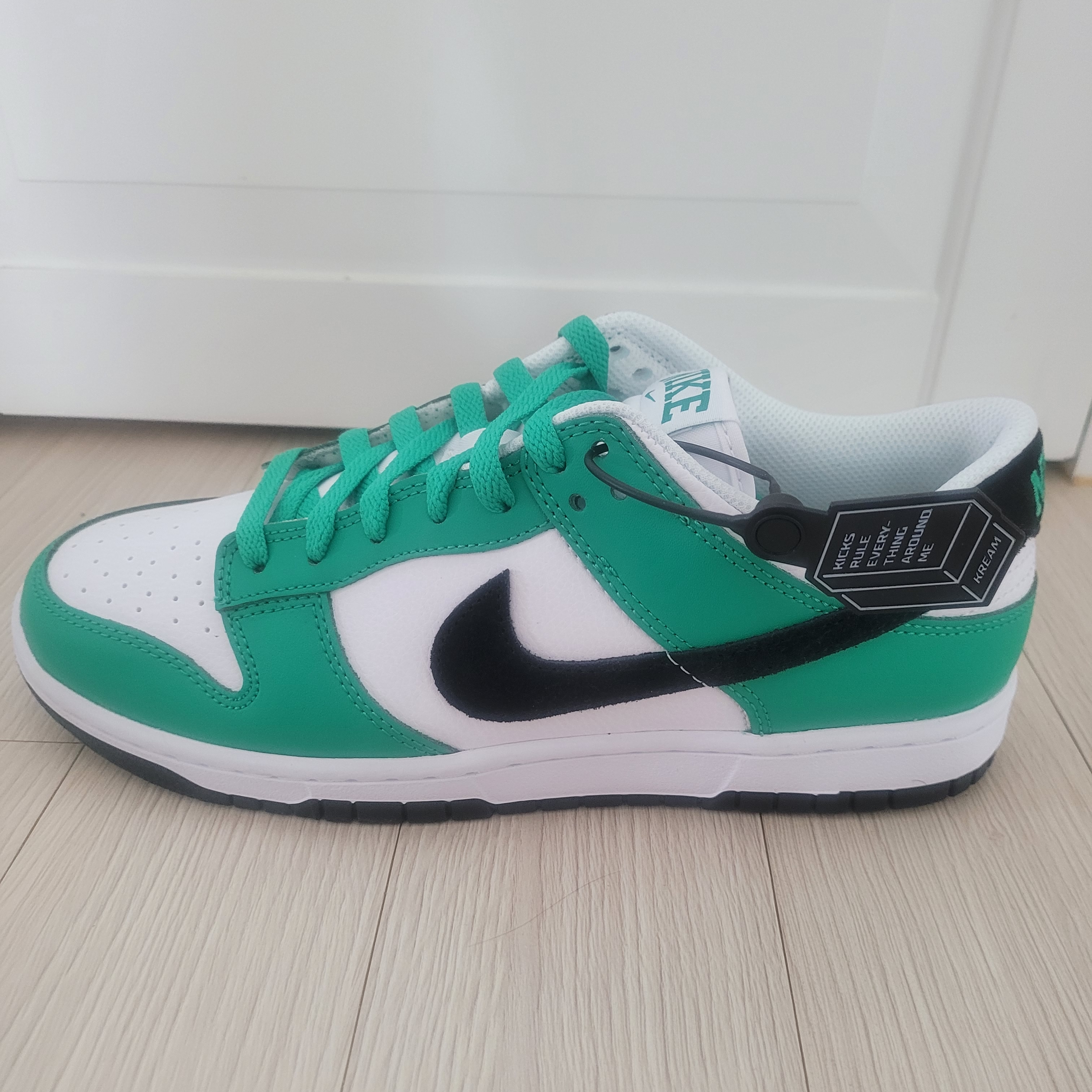 Nike Dunk Low White Green 착용 스타일