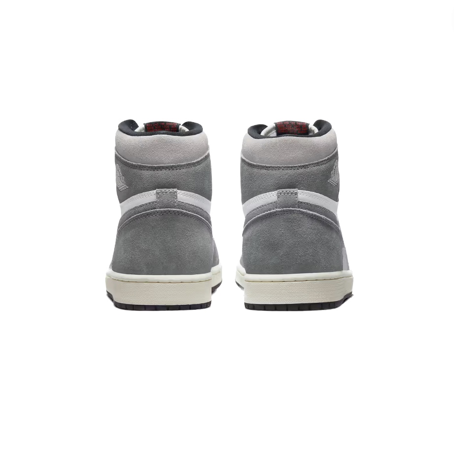 Jordan 1 Retro High OG Black and Smoke Grey 착용 스타일 - 4