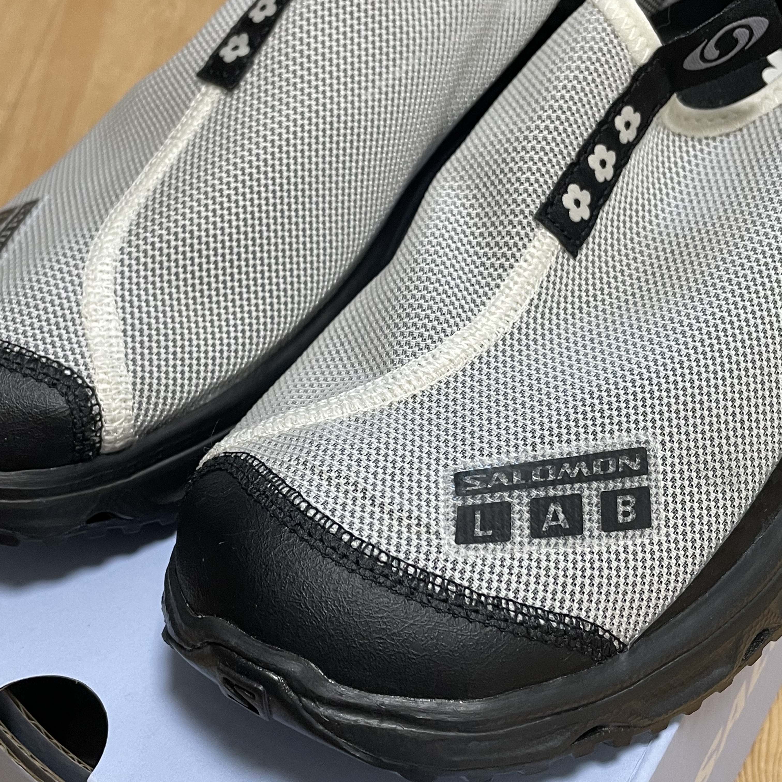 Salomon x Sandy Liang RX Moc 3.0 Black White 착용 스타일