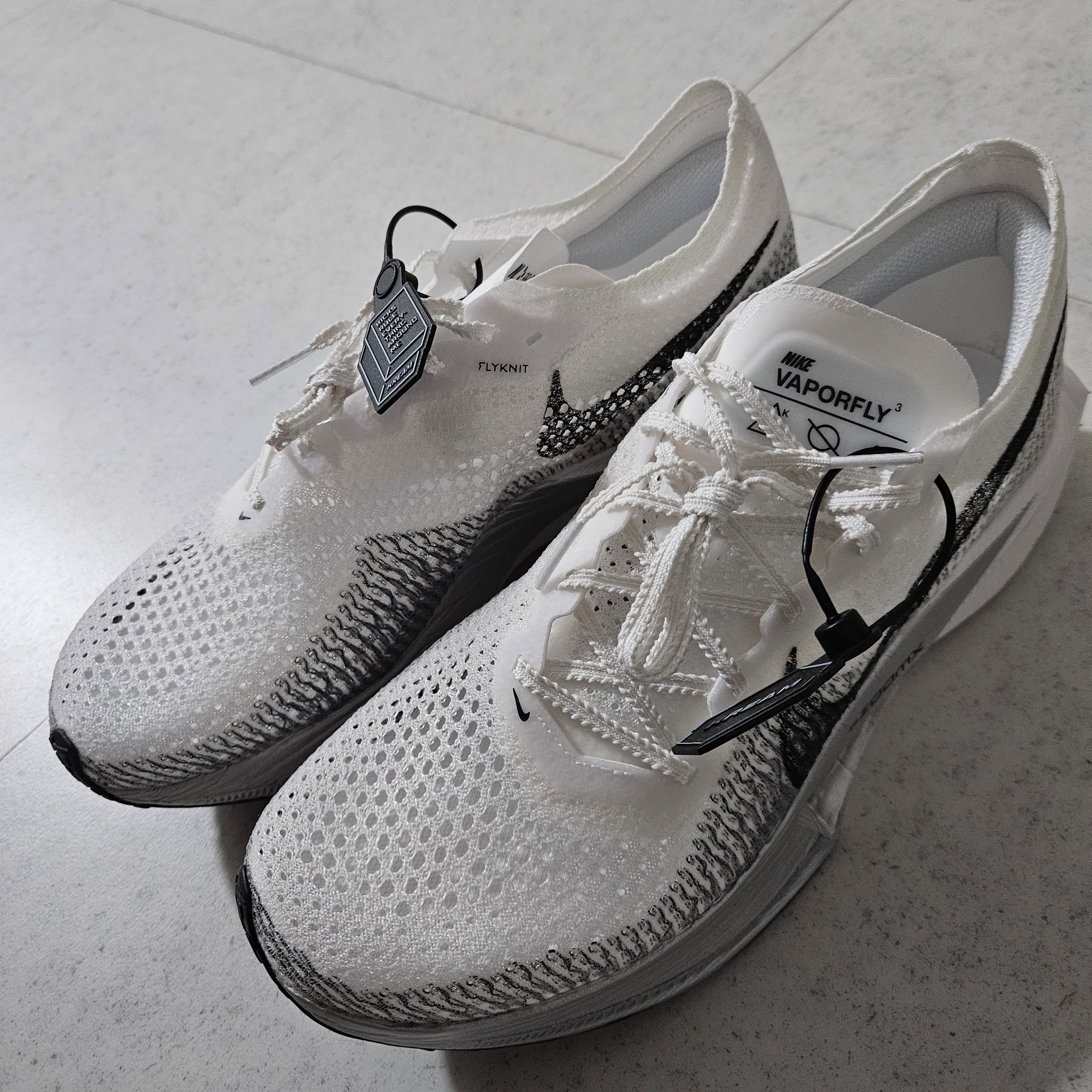 Nike ZoomX Vaporfly Next% 3 White Grey 착용 스타일