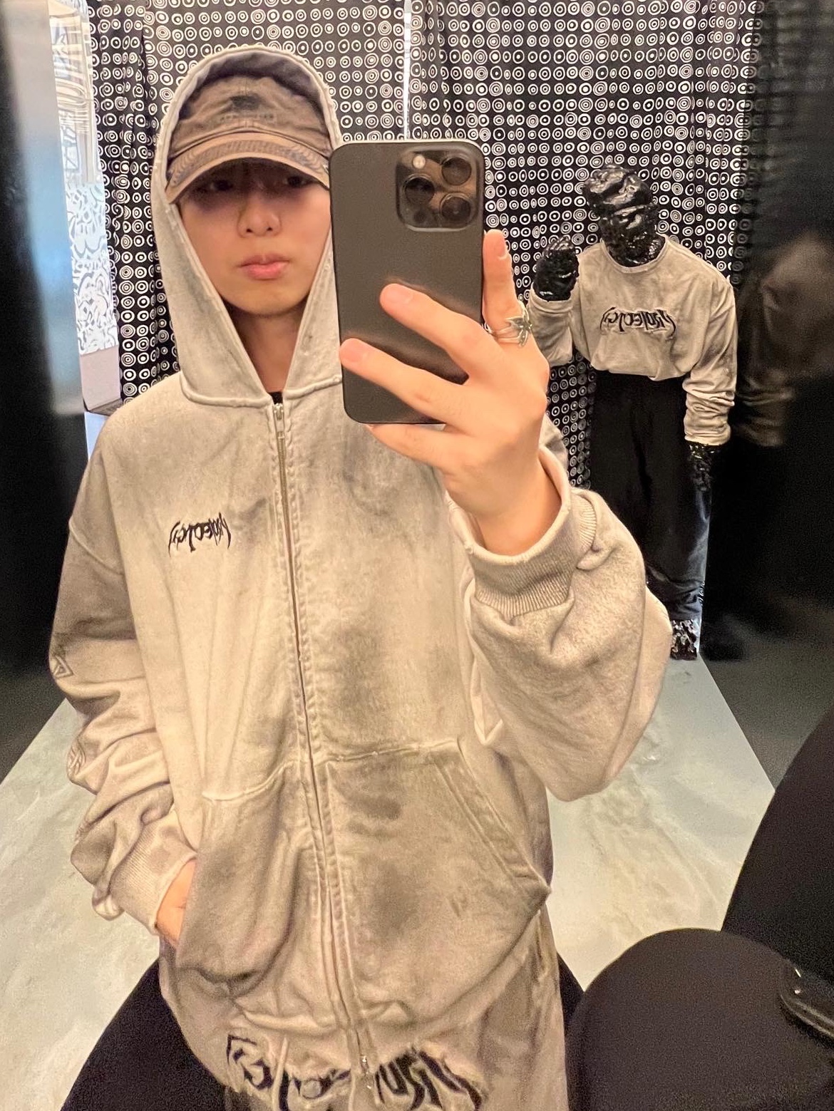 Project G/R Furious Logo Applique Zip Hoodie Grey - 10 Corso Como Exclusive, Project G/R Furious Logo Applique Shorts Grey - 10 Corso Como Exclusive 착용 스타일 - 1