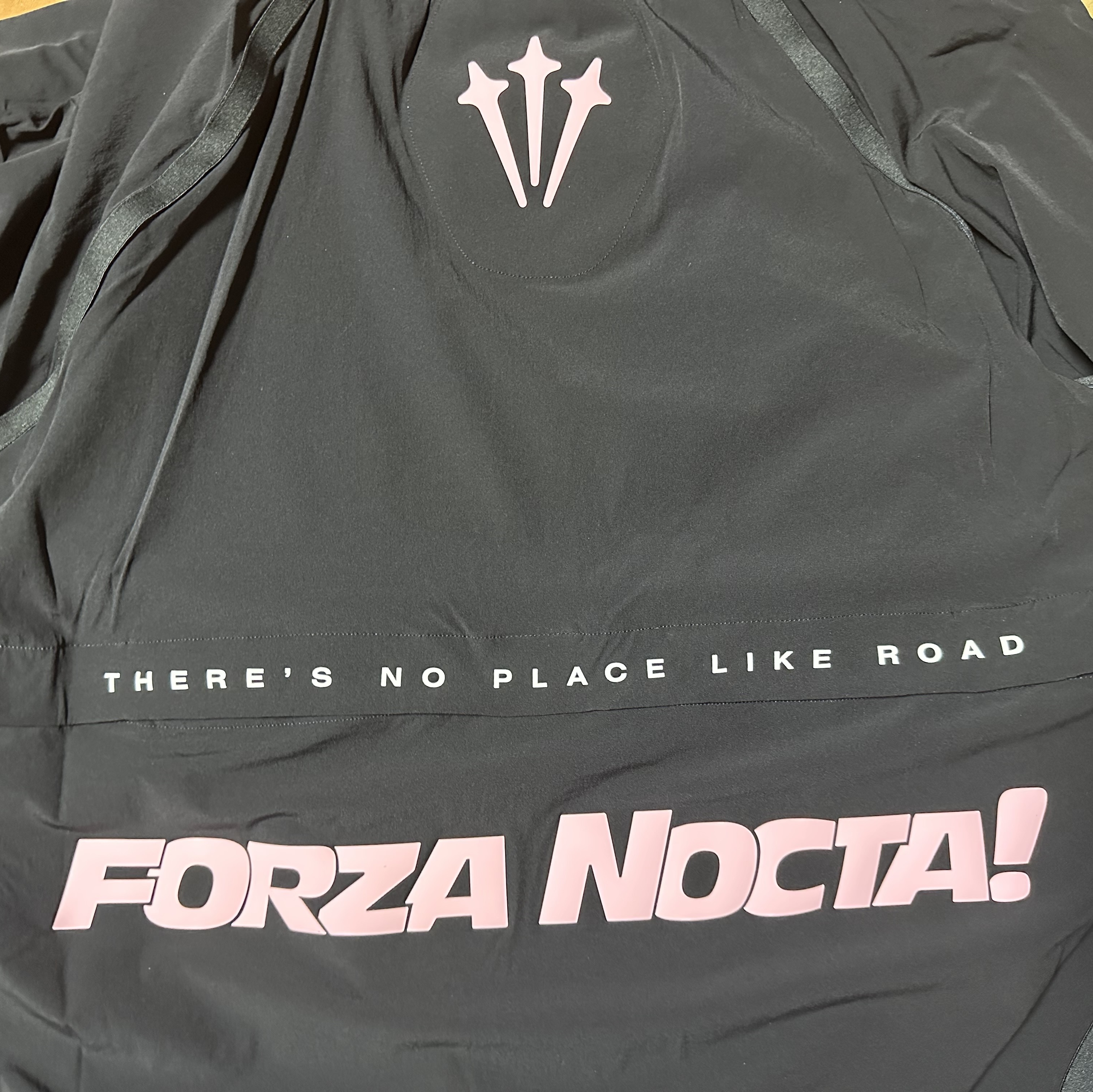 (W) Nike x Drake Nocta NRG LR L/S Crew Black (DV3631-010) 착용 스타일 - 1