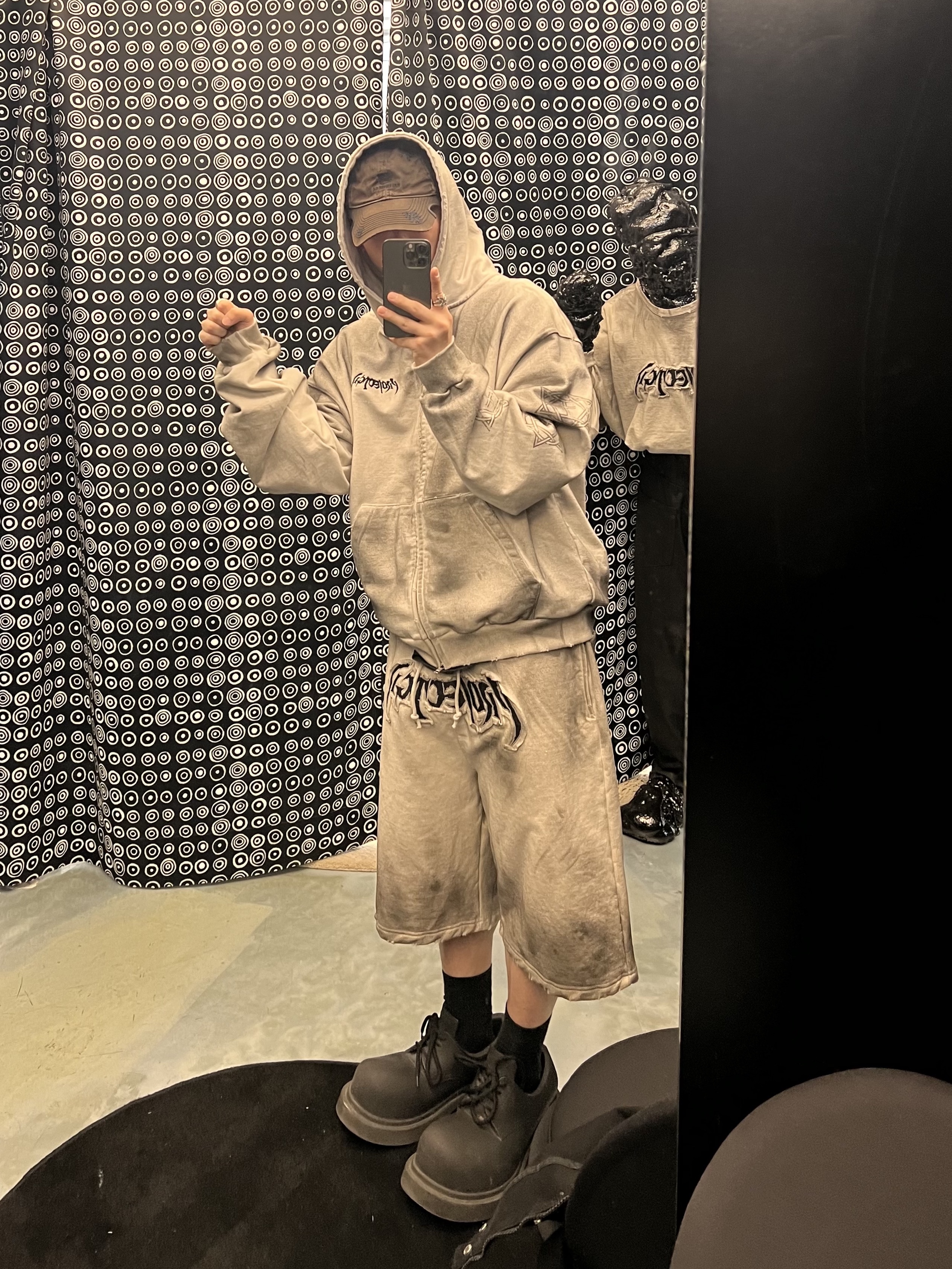 Project G/R Furious Logo Applique Zip Hoodie Grey - 10 Corso Como Exclusive, Project G/R Furious Logo Applique Shorts Grey - 10 Corso Como Exclusive 착용 스타일 - 3