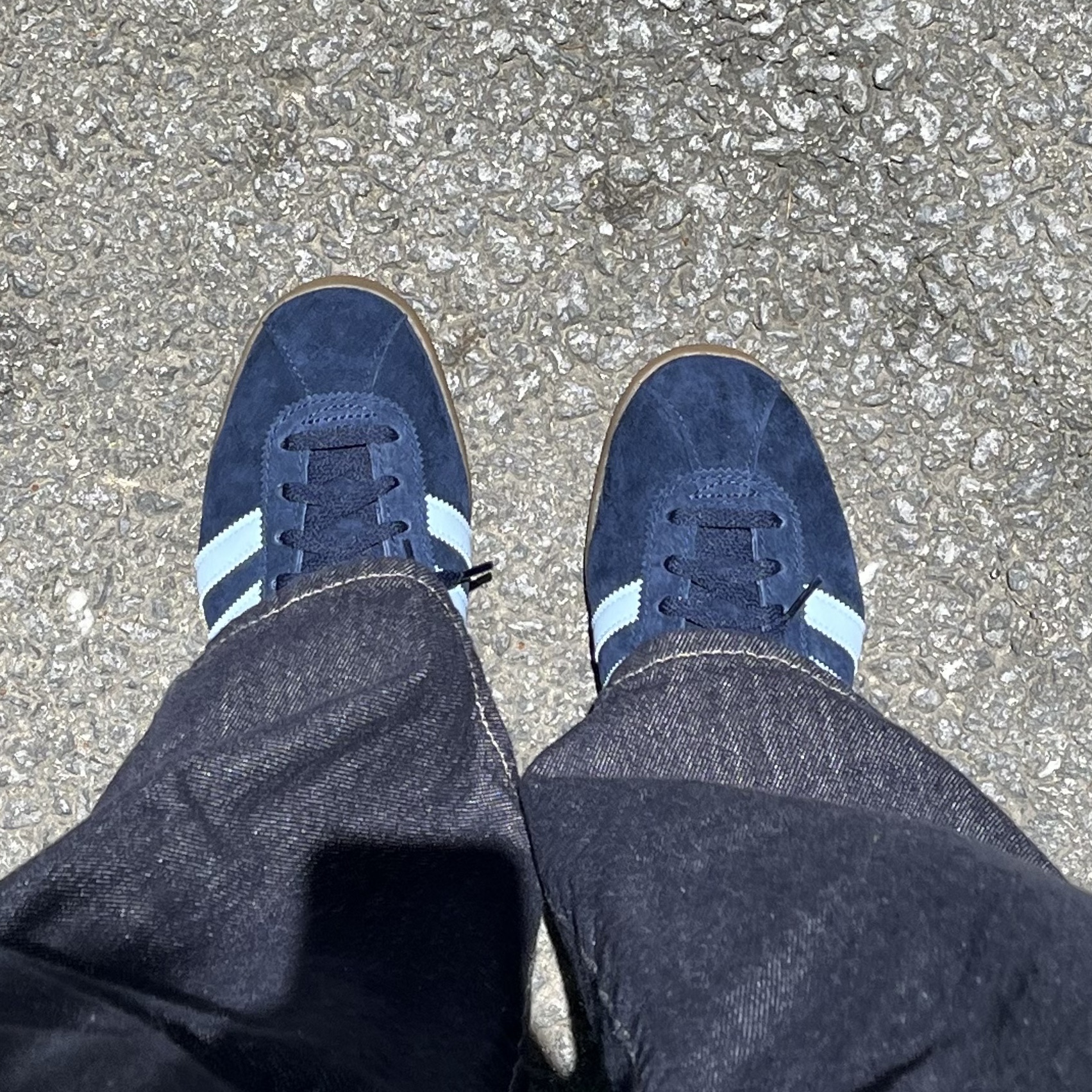 Adidas Berlin Collegiate Navy Pantone 착용 스타일