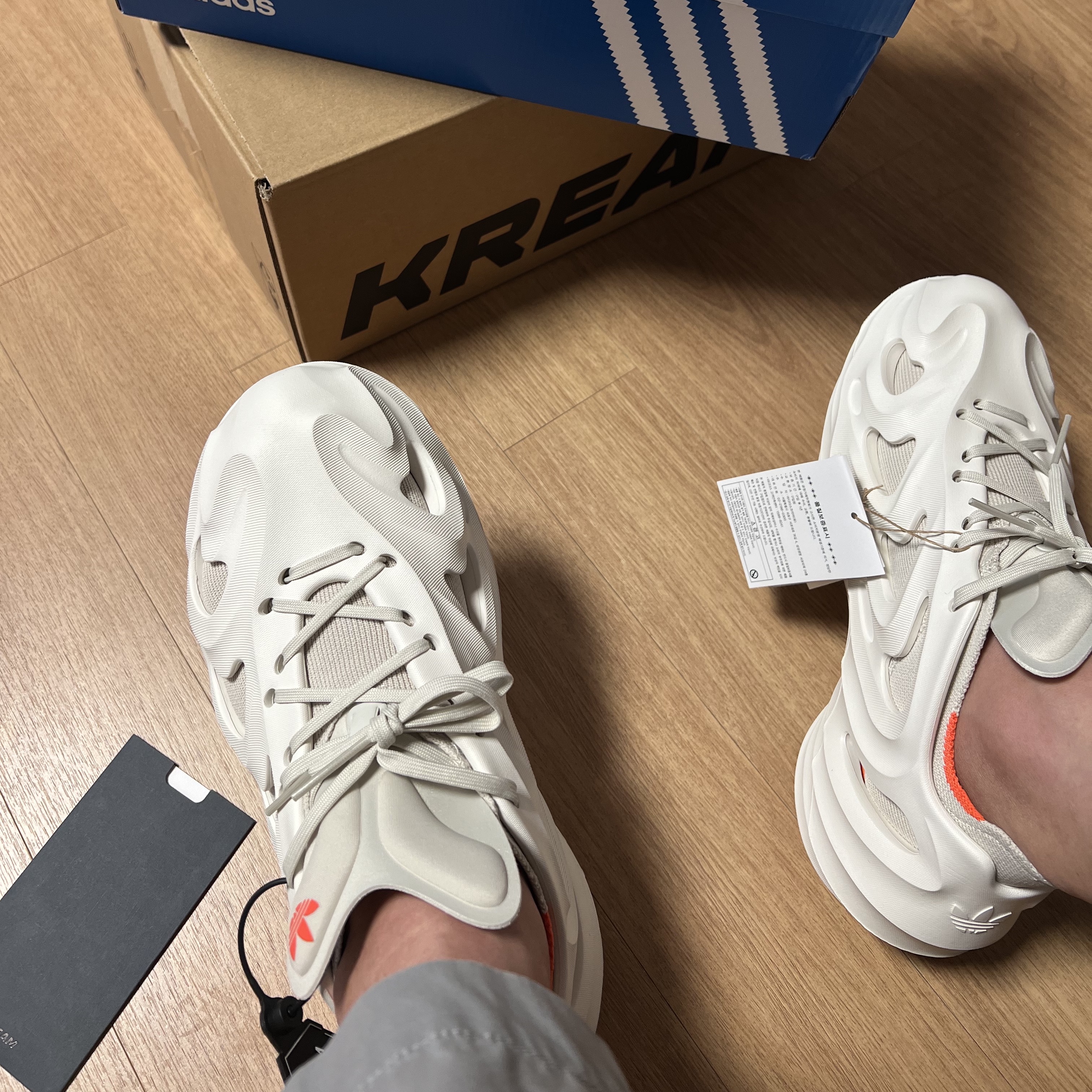 Adidas Adifom Q Off White 착용 스타일